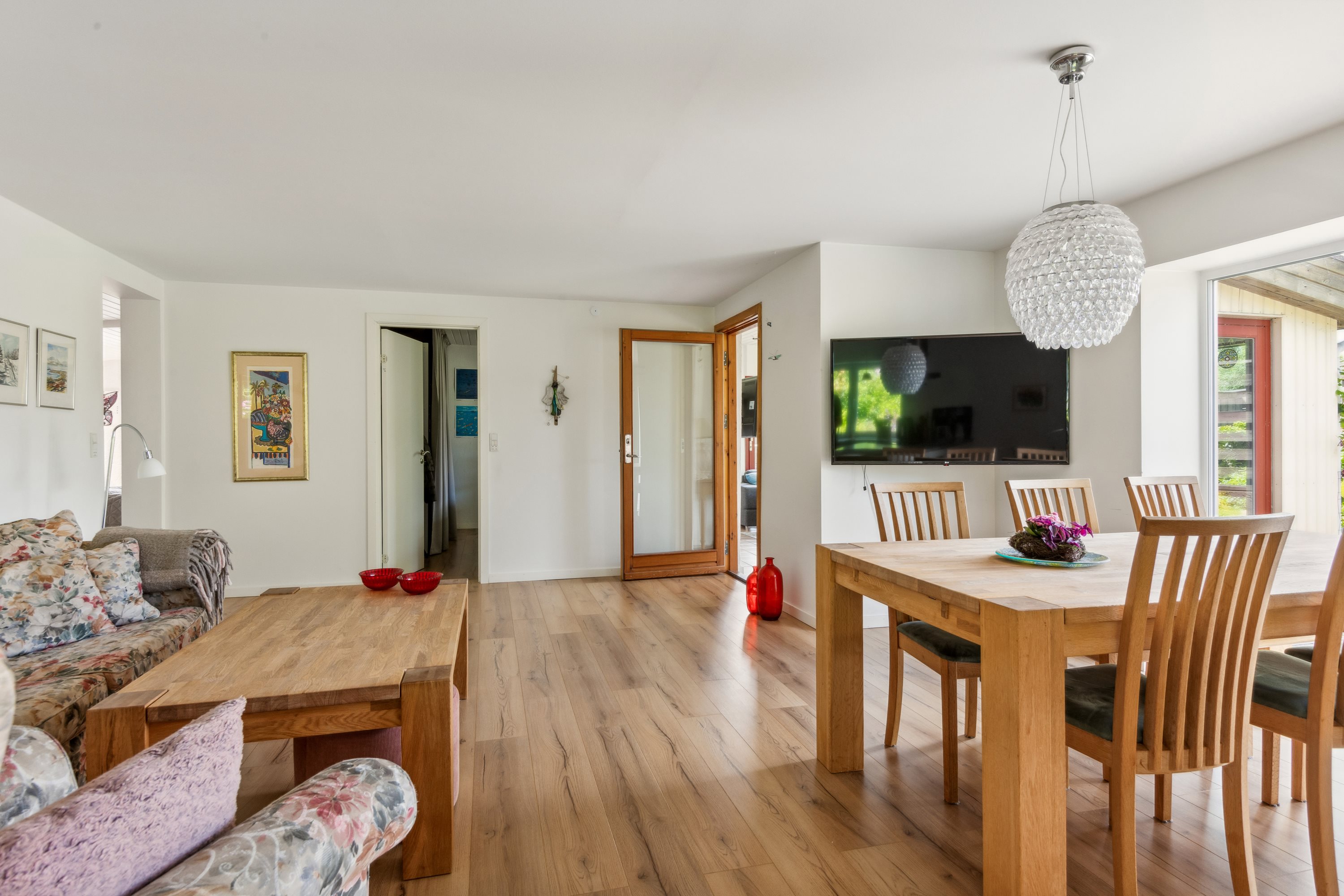 Fremhævet stue billede i fuldskærmstilstand. Billede af Svalegårdsvej 74, Hasseris, 9000 Aalborg