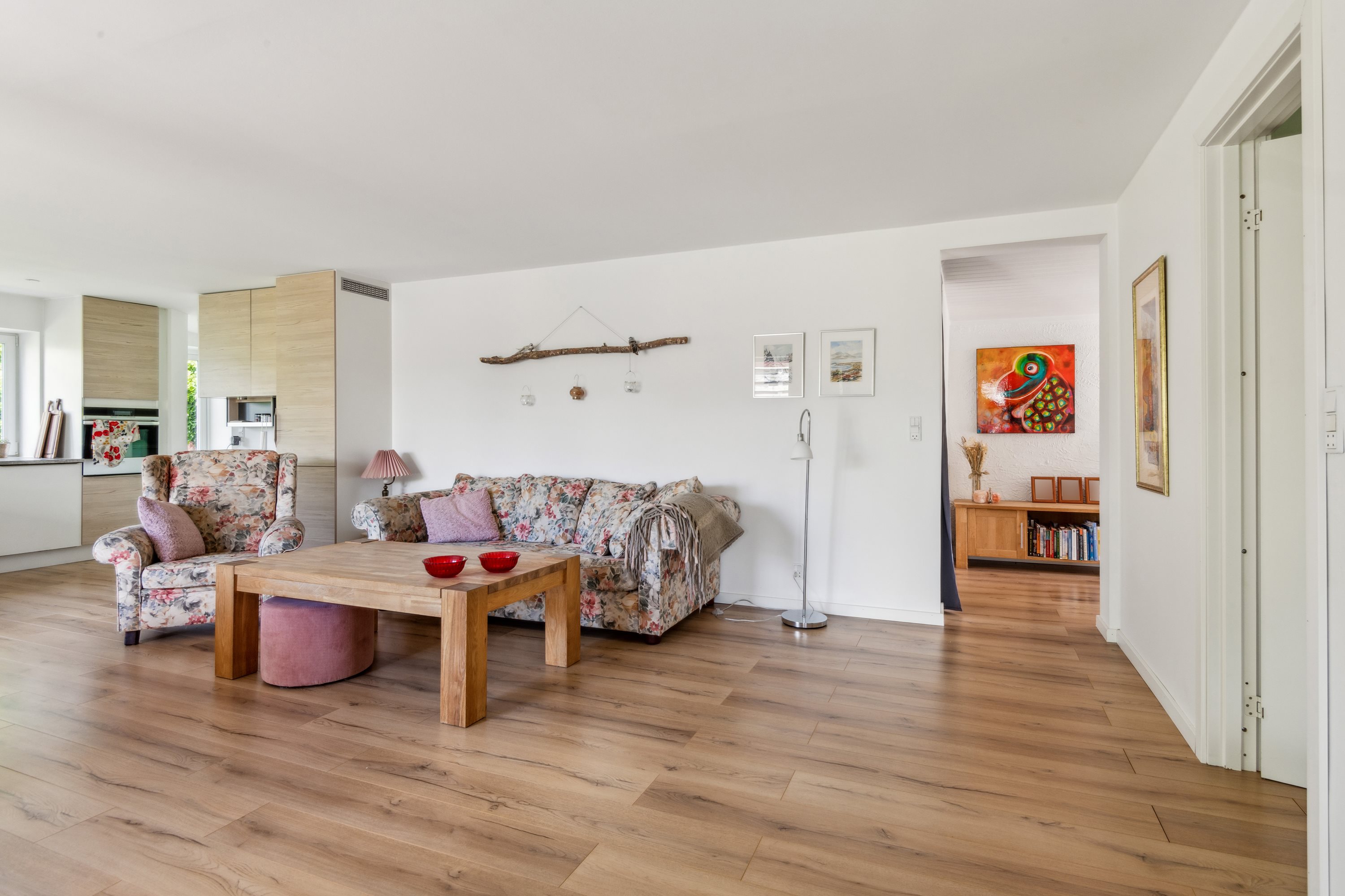 Fremhævet stue billede i fuldskærmstilstand. Billede af Svalegårdsvej 74, Hasseris, 9000 Aalborg