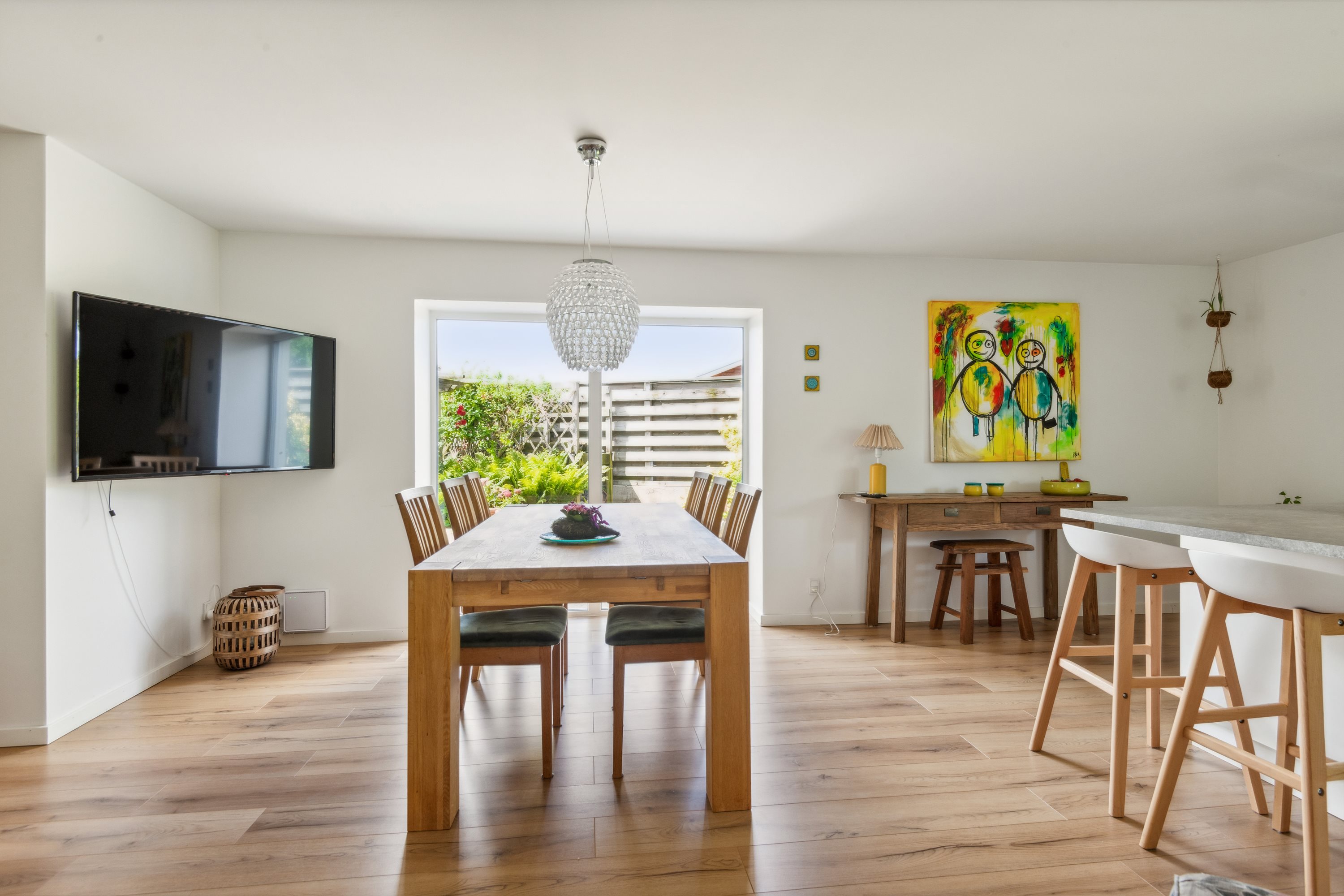 Fremhævet stue billede i fuldskærmstilstand. Billede af Svalegårdsvej 74, Hasseris, 9000 Aalborg