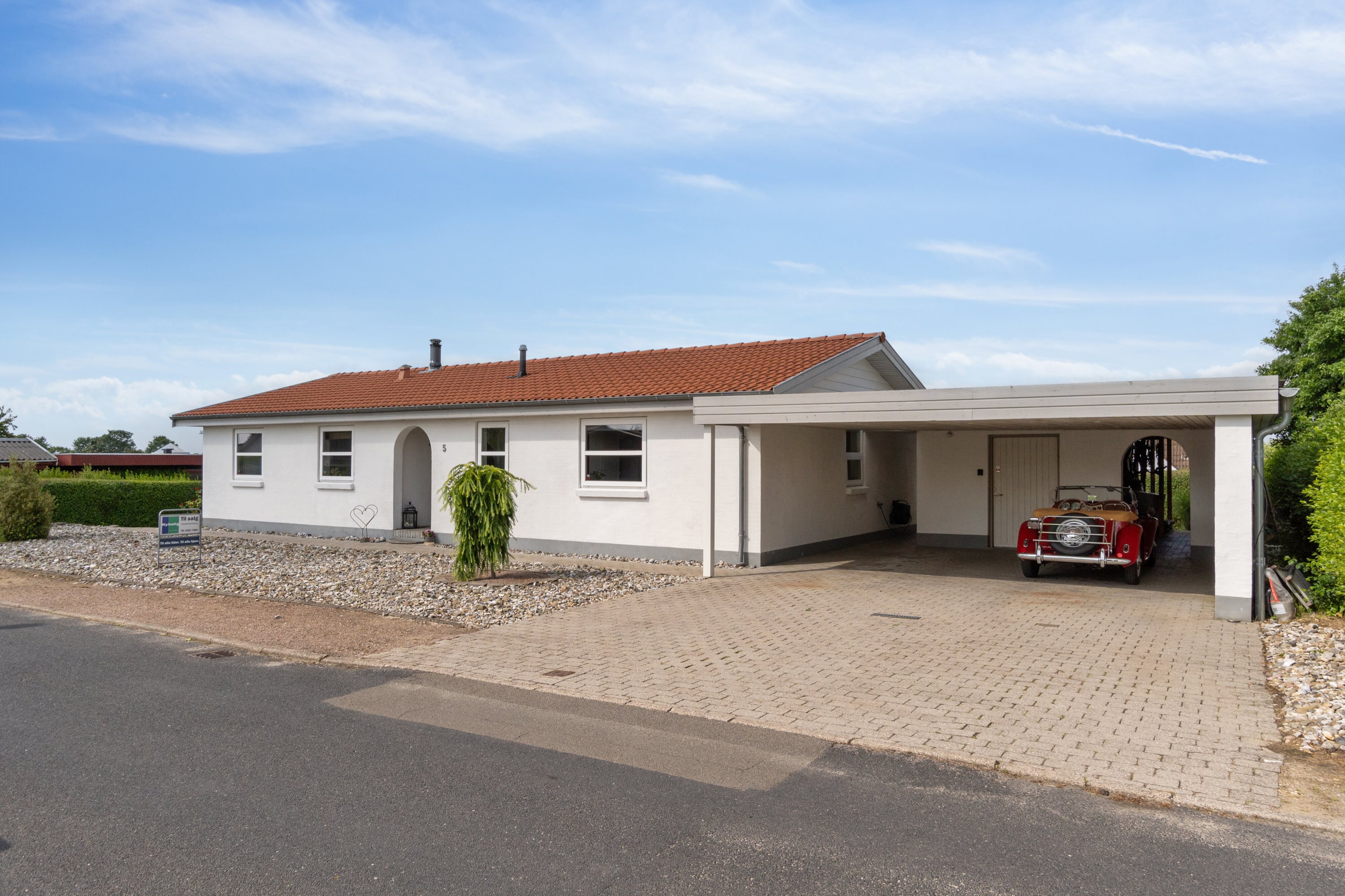 Fremhævet set fra vejen billede i fuldskærmstilstand. Billede af Bøgeløkken 5, Thurø, 5700 Svendborg
