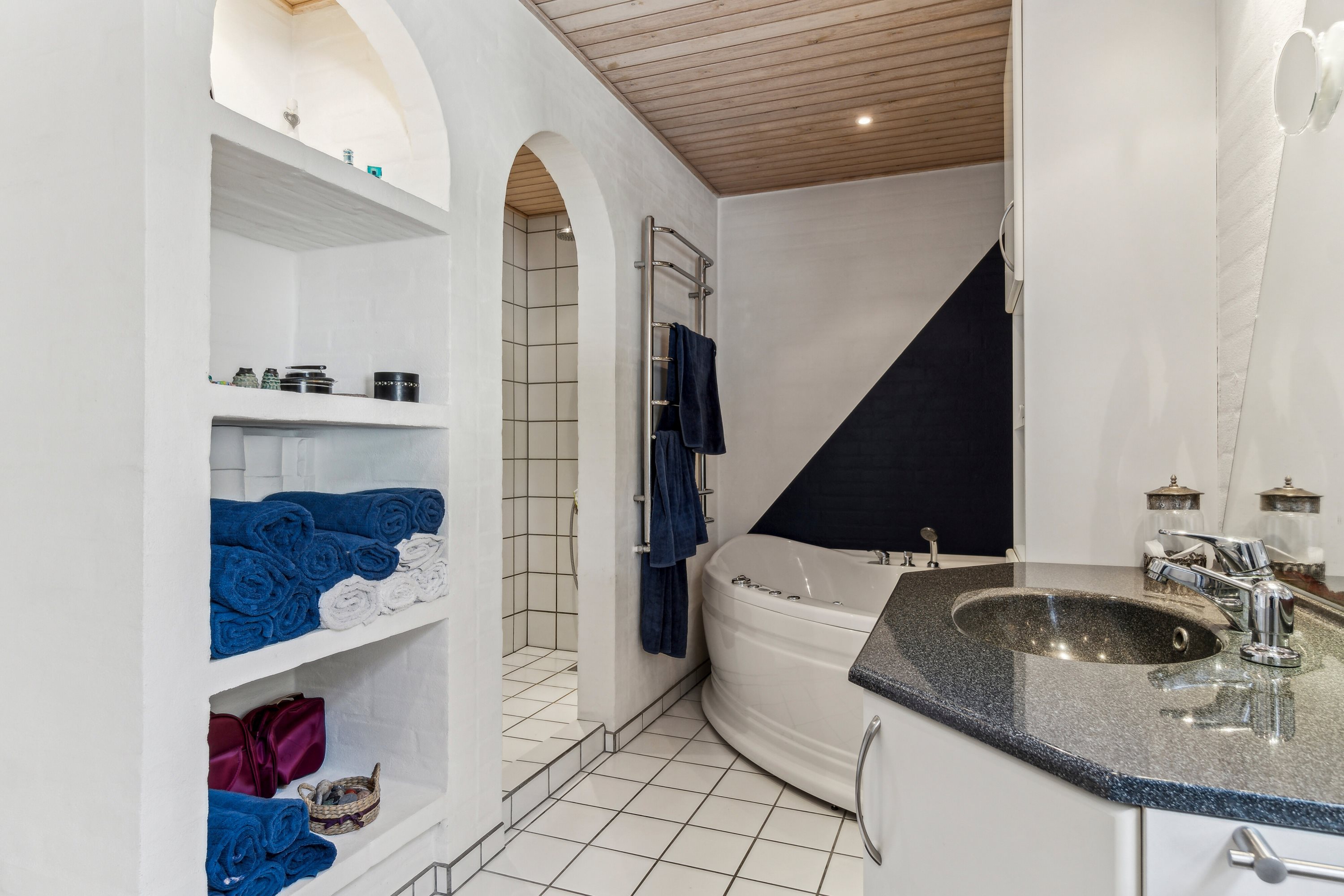 Fremhævet badeværelse billede i fuldskærmstilstand. Billede af Bøgeløkken 5, Thurø, 5700 Svendborg