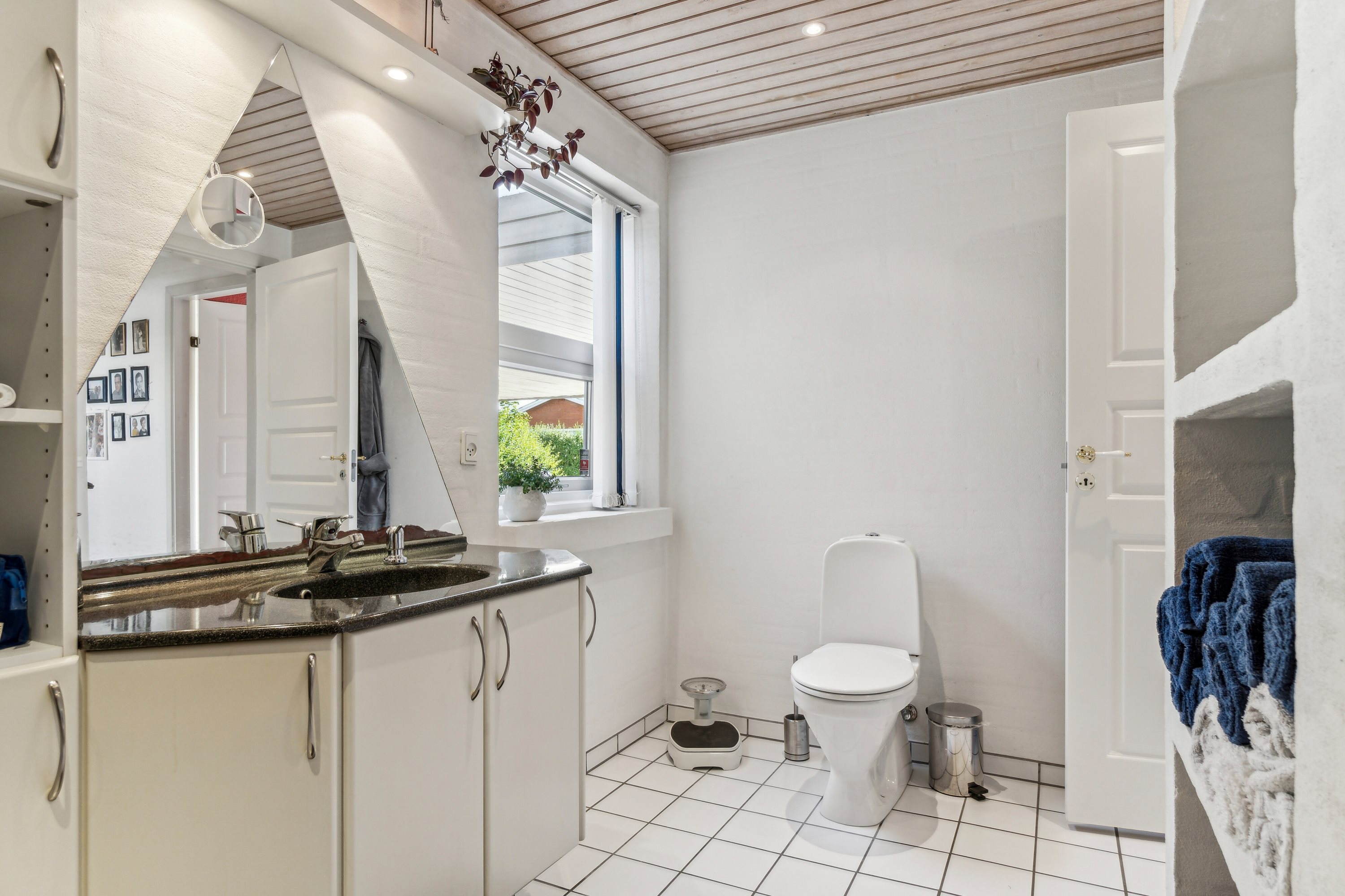 Fremhævet badeværelse billede i fuldskærmstilstand. Billede af Bøgeløkken 5, Thurø, 5700 Svendborg