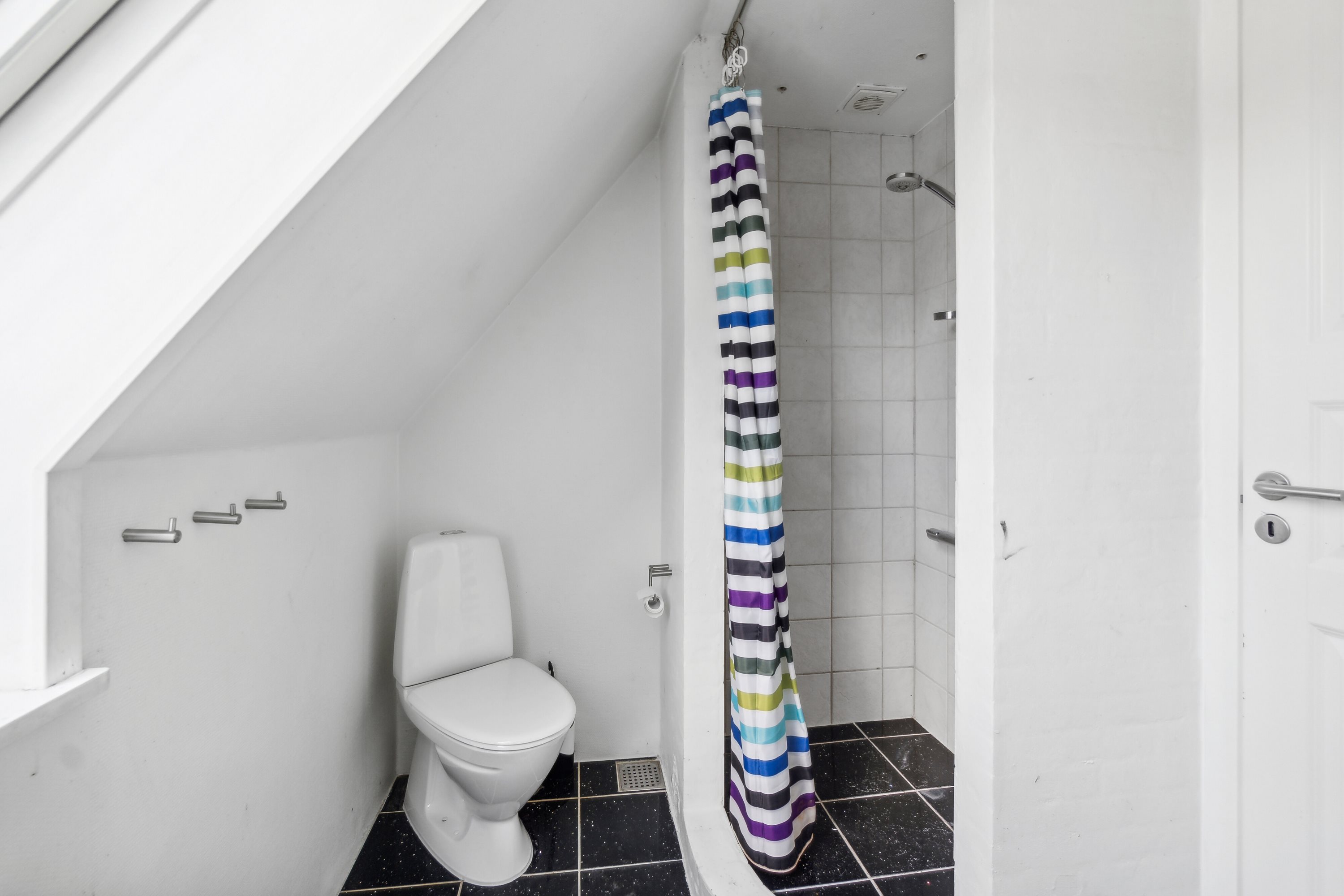 Fremhævet badeværelse billede i fuldskærmstilstand. Billede af Industrivej 4, 4720 Præstø