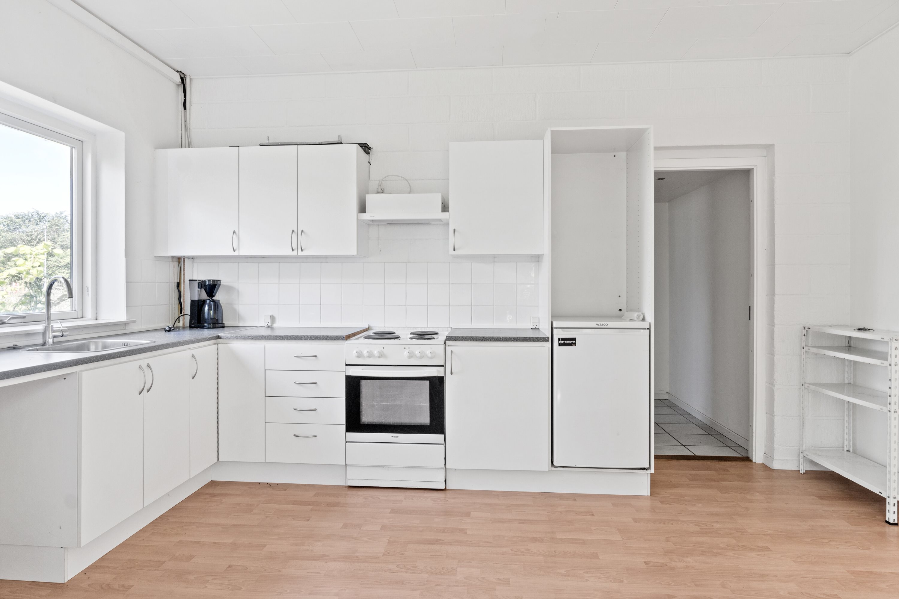 Fremhævet køkken billede i fuldskærmstilstand. Billede af Industrivej 4, 4720 Præstø