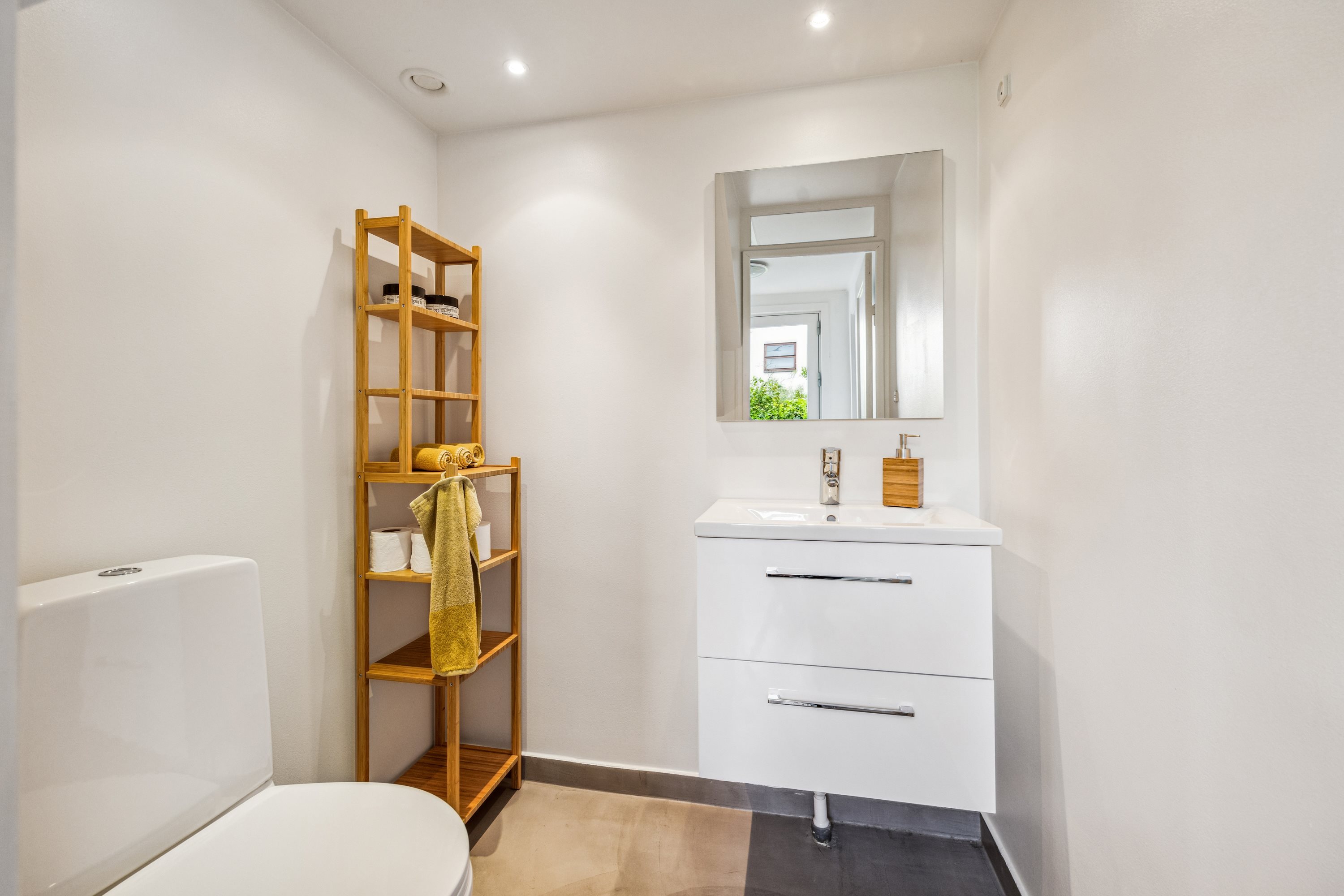 Fremhævet badeværelse billede i fuldskærmstilstand. Billede af Hvorupgårdvej 46, 9400 Nørresundby