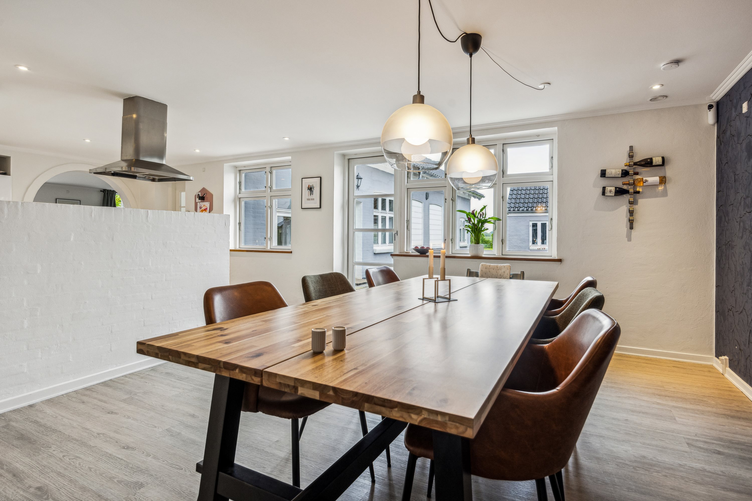 Fremhævet spisestue billede i fuldskærmstilstand. Billede af Hvorupgårdvej 46, 9400 Nørresundby