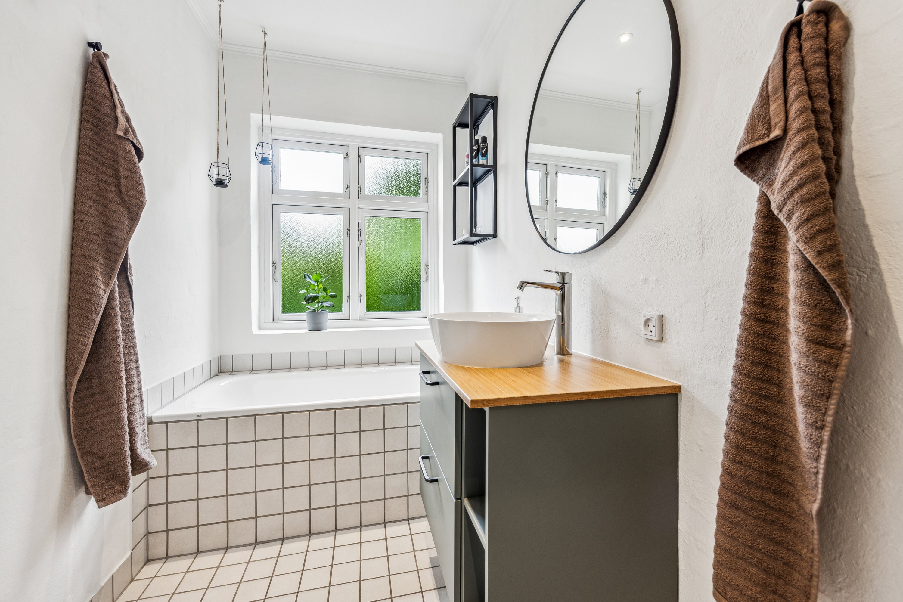 Fremhævet badeværelse billede i fuldskærmstilstand. Billede af Hvorupgårdvej 46, 9400 Nørresundby