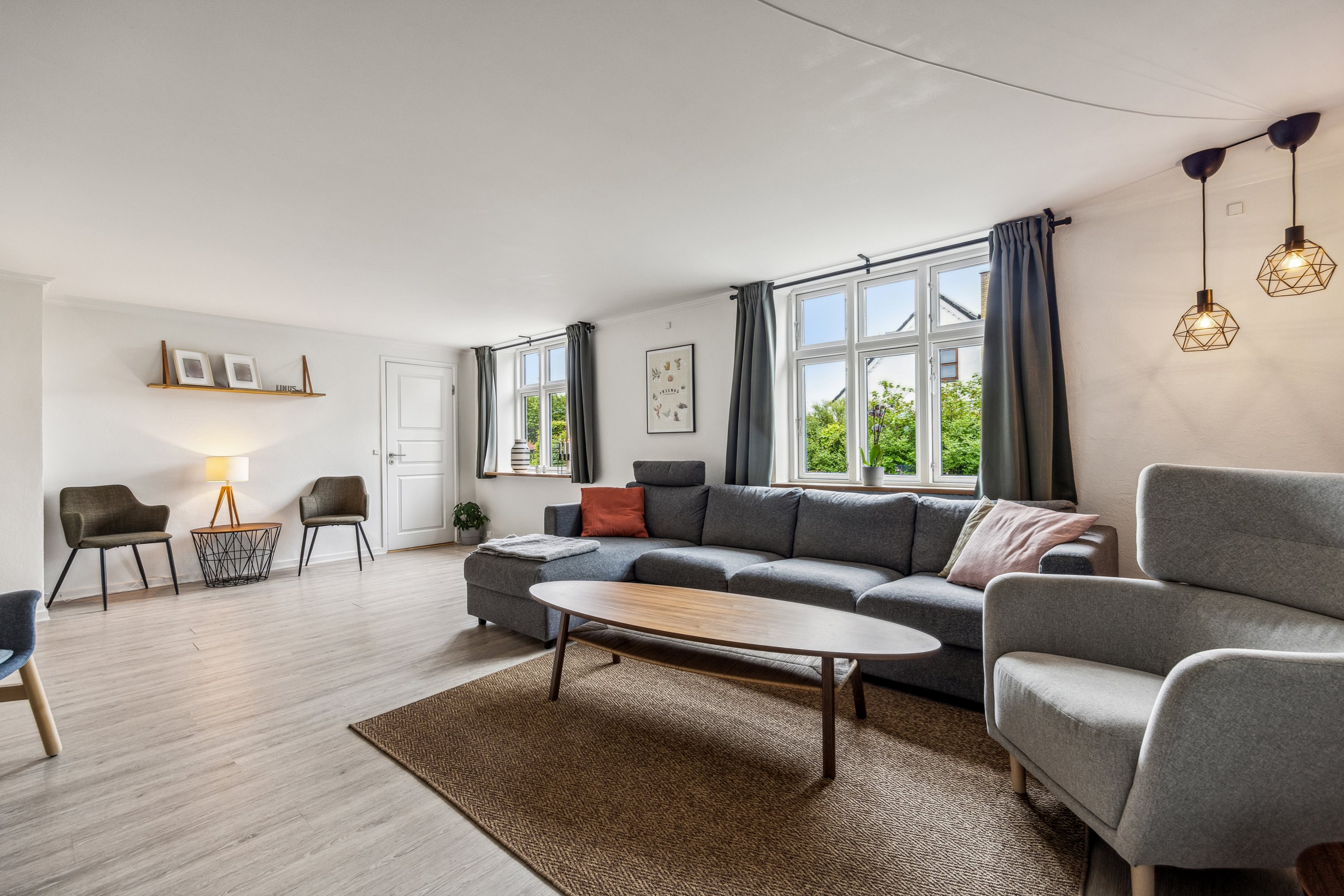 Fremhævet stue billede i fuldskærmstilstand. Billede af Hvorupgårdvej 46, 9400 Nørresundby