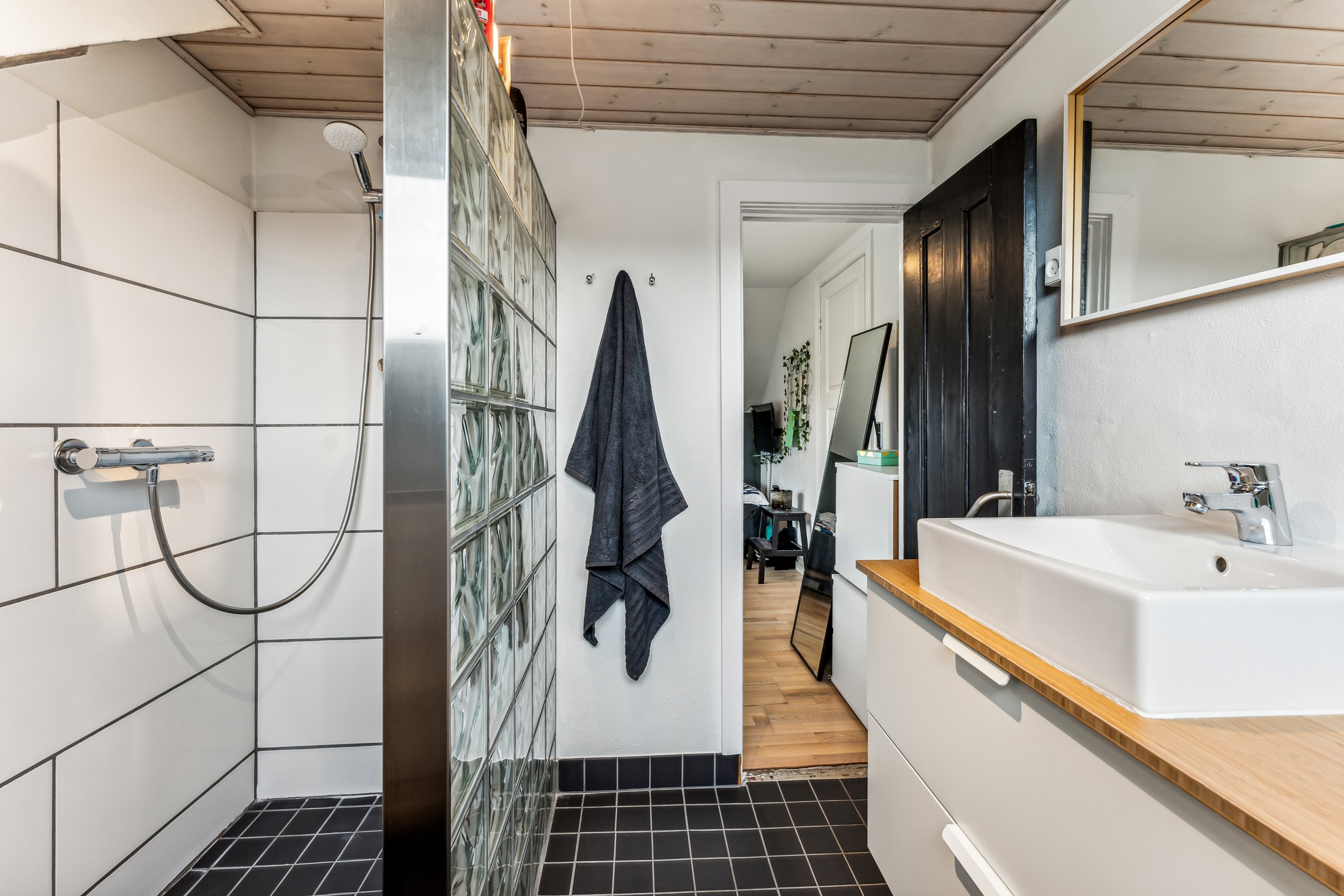 Fremhævet badeværelse billede i fuldskærmstilstand. Billede af Tjærbyvej 15, 8930 Randers NØ