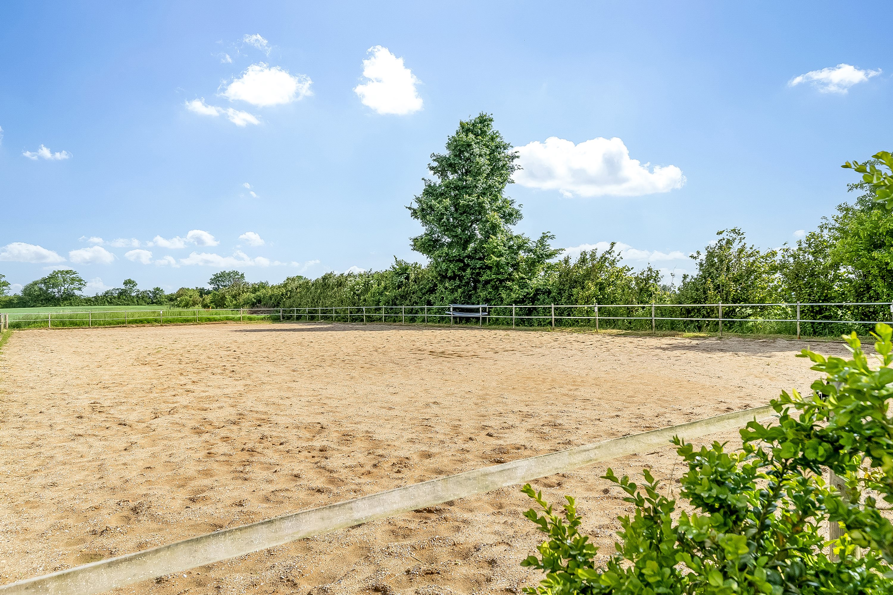 Fremhævet ridebane billede i fuldskærmstilstand. Billede af Lindskovvej 6, L. Velling, 7000 Fredericia