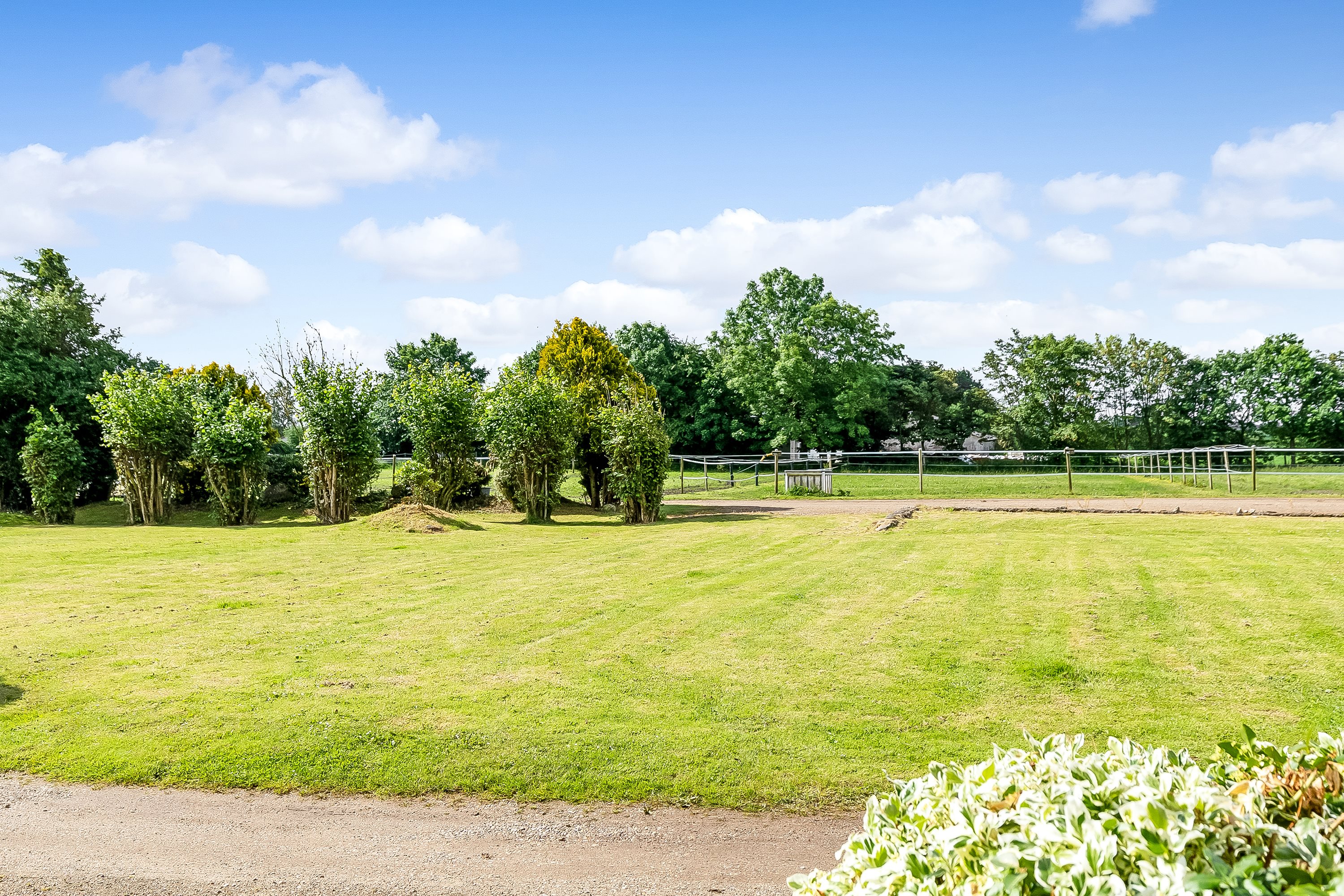 Fremhævet have billede i fuldskærmstilstand. Billede af Lindskovvej 6, L. Velling, 7000 Fredericia