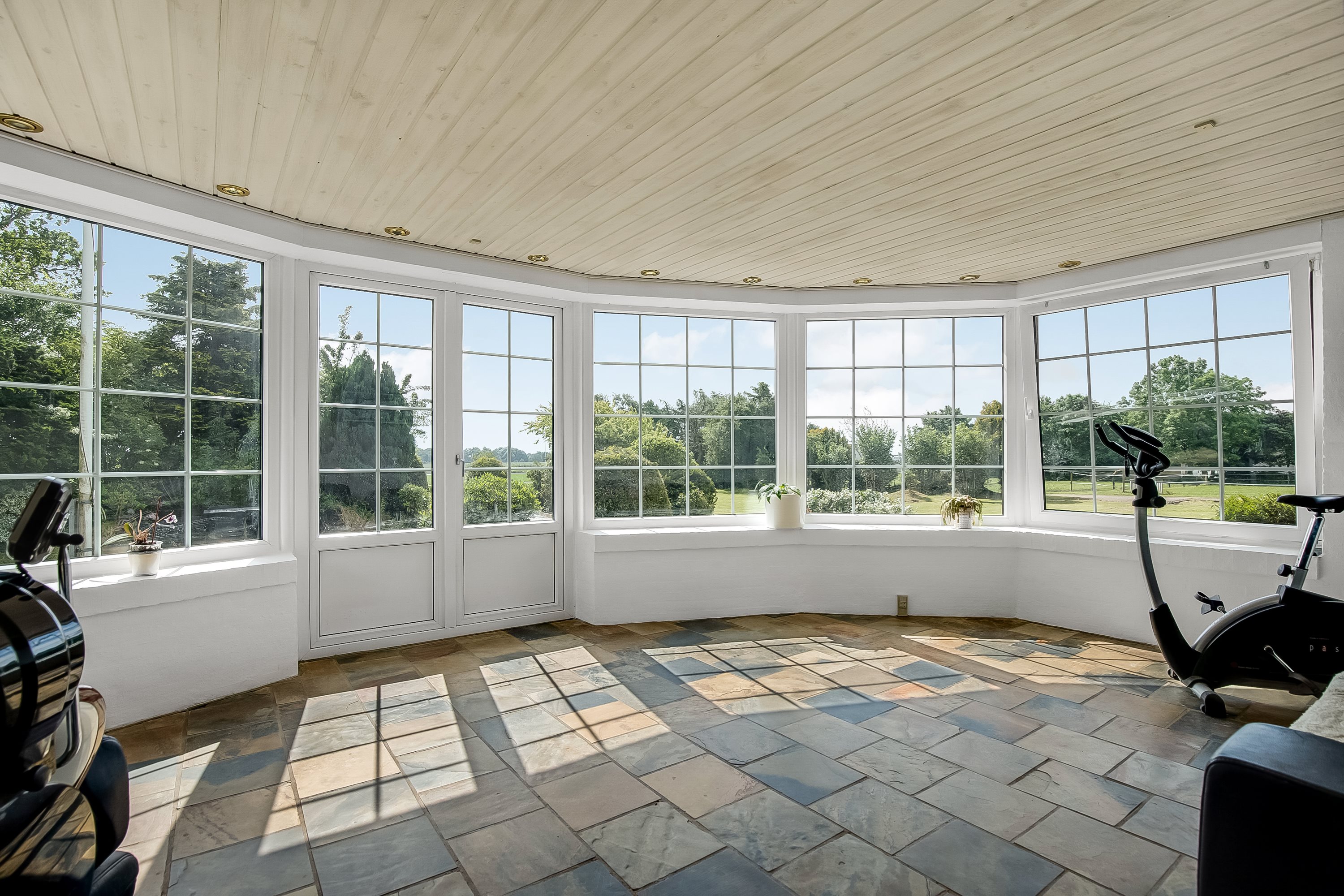 Fremhævet udestue billede i fuldskærmstilstand. Billede af Lindskovvej 6, L. Velling, 7000 Fredericia