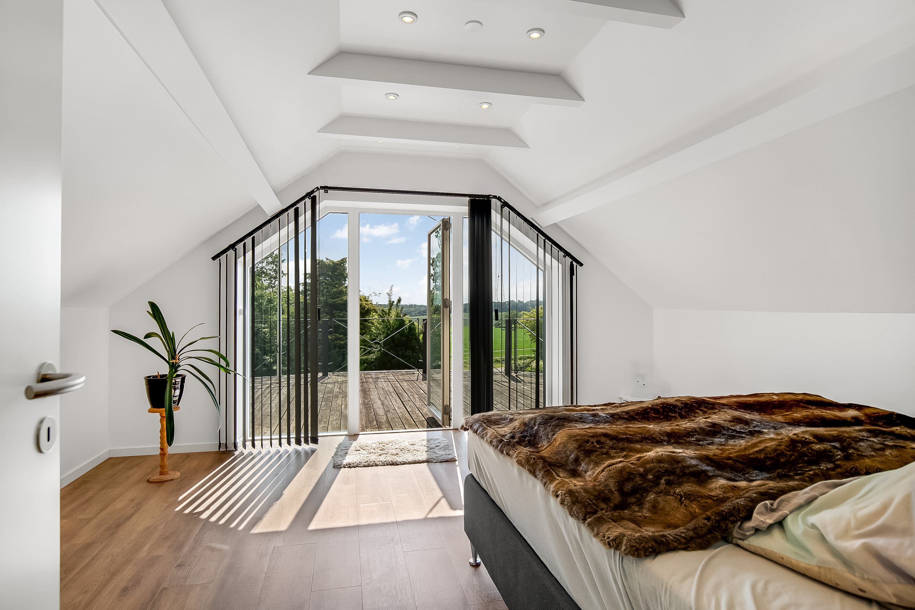 Fremhævet soveværelse billede i fuldskærmstilstand. Billede af Lindskovvej 6, L. Velling, 7000 Fredericia