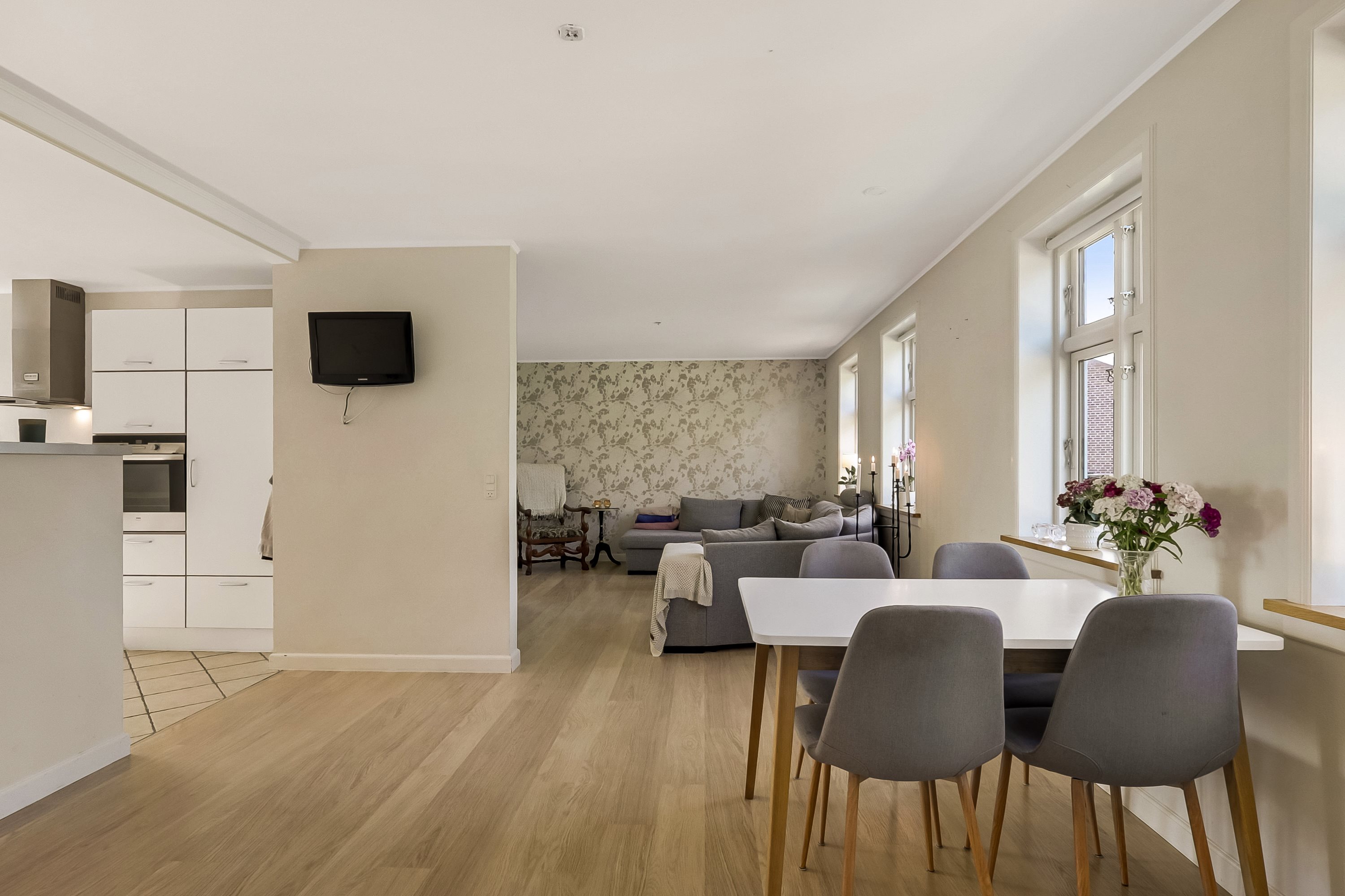 Fremhævet stue billede i fuldskærmstilstand. Billede af Eggertsvej 2, 5932 Humble