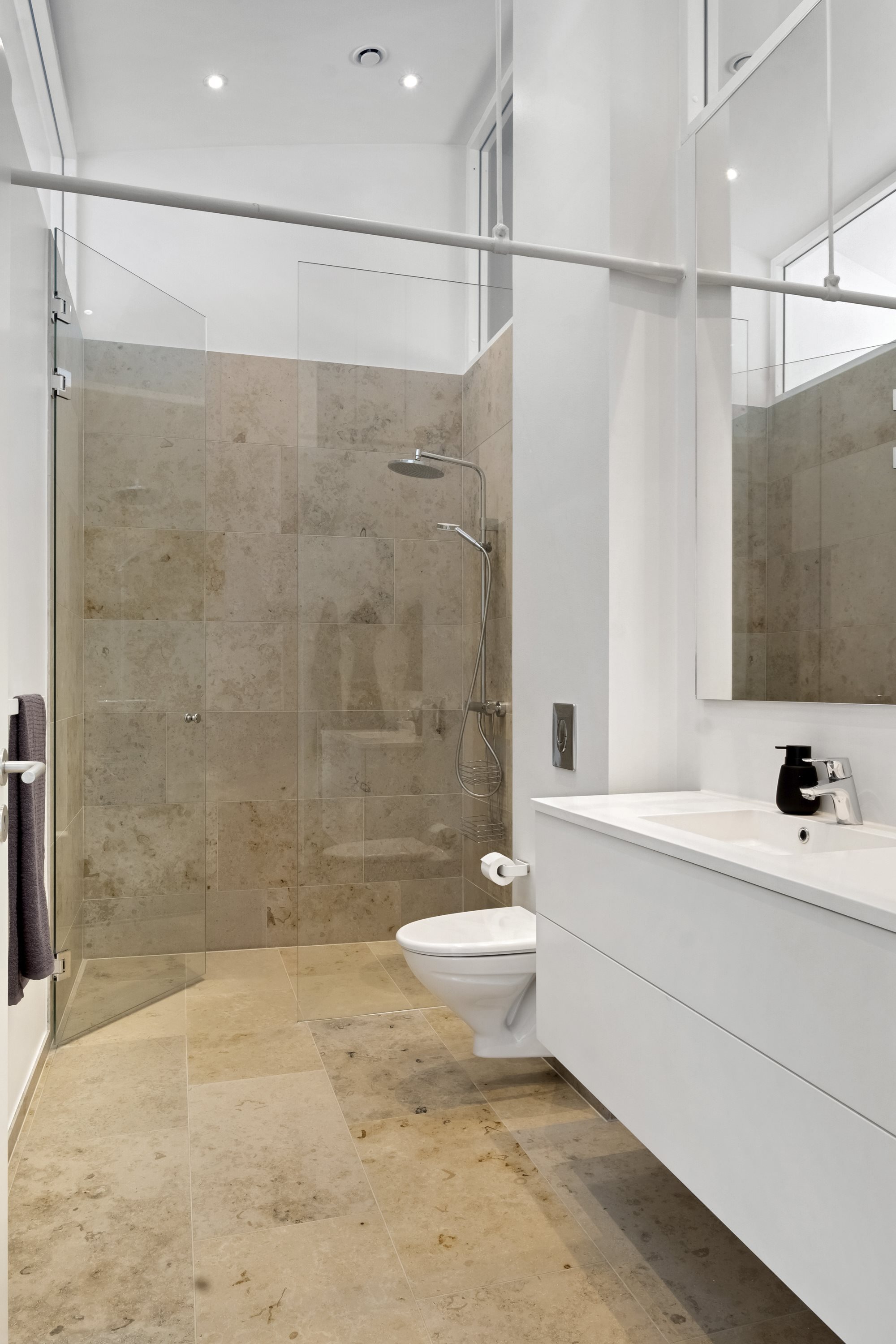 Fremhævet badeværelse billede i fuldskærmstilstand. Billede af Beddingen 11, 1. 11., 9000 Aalborg