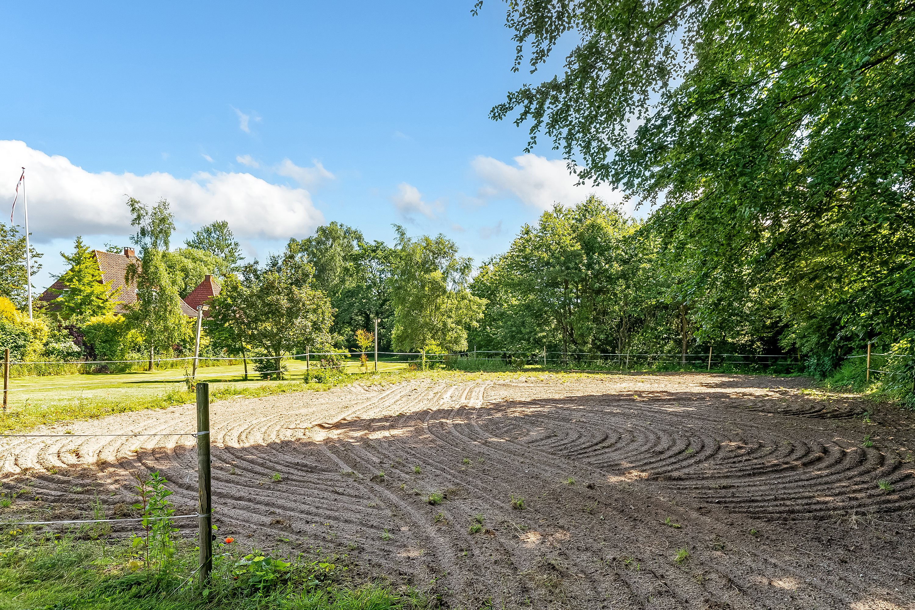 Fremhævet ridebane billede i fuldskærmstilstand. Billede af Drenderupvej 12, Ødis Bramdr, 6580 Vamdrup