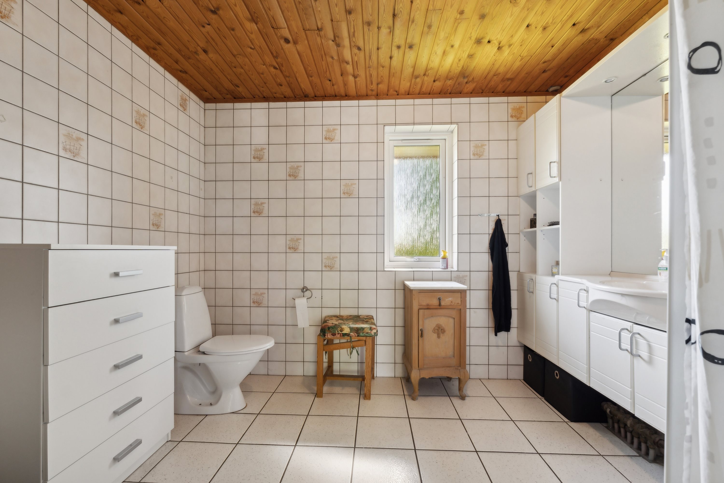 Fremhævet badeværelse billede i fuldskærmstilstand. Billede af Kirketoften 15, Søllinge, 5750 Ringe