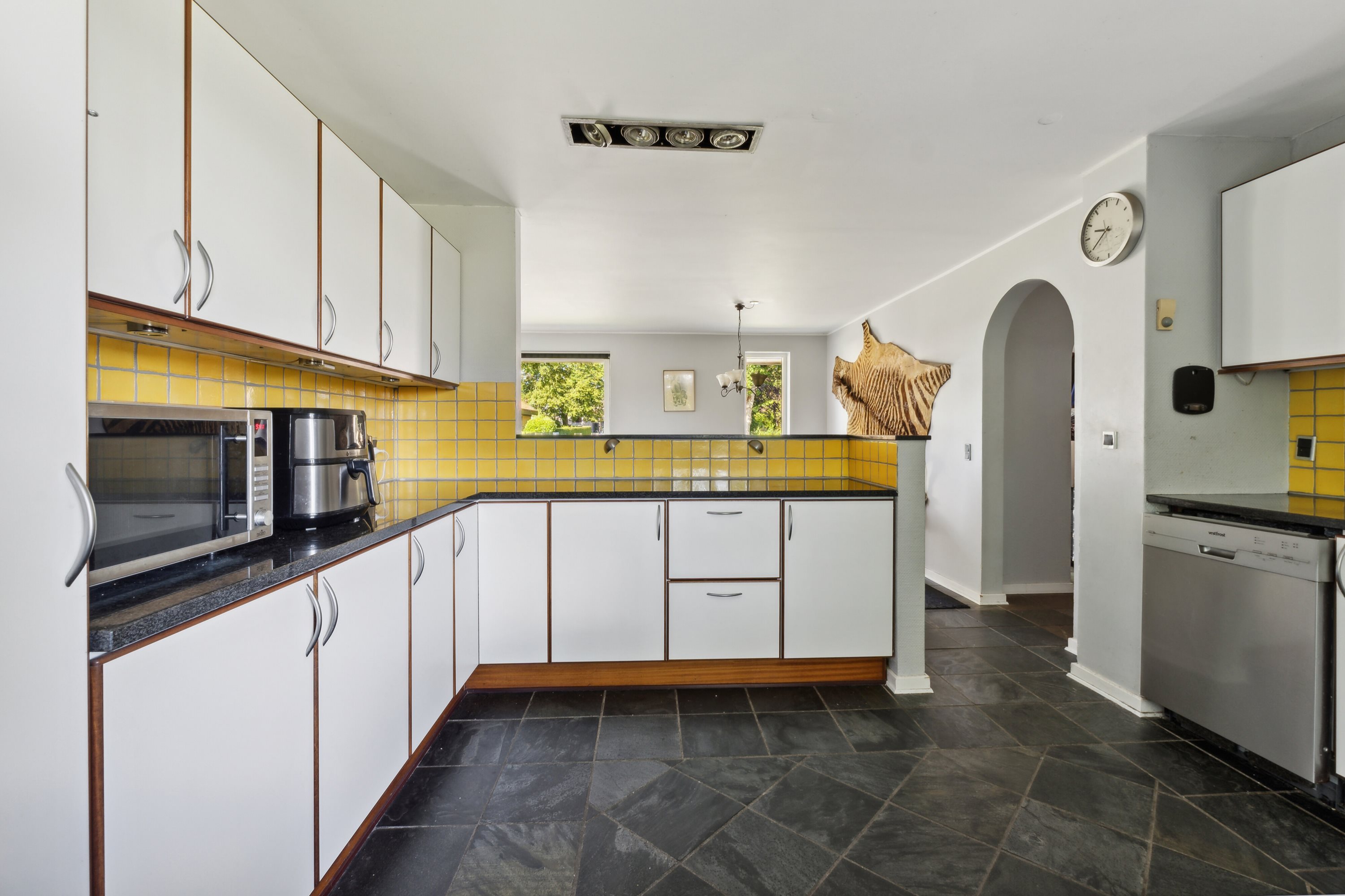 Fremhævet køkken billede i fuldskærmstilstand. Billede af Kirketoften 15, Søllinge, 5750 Ringe