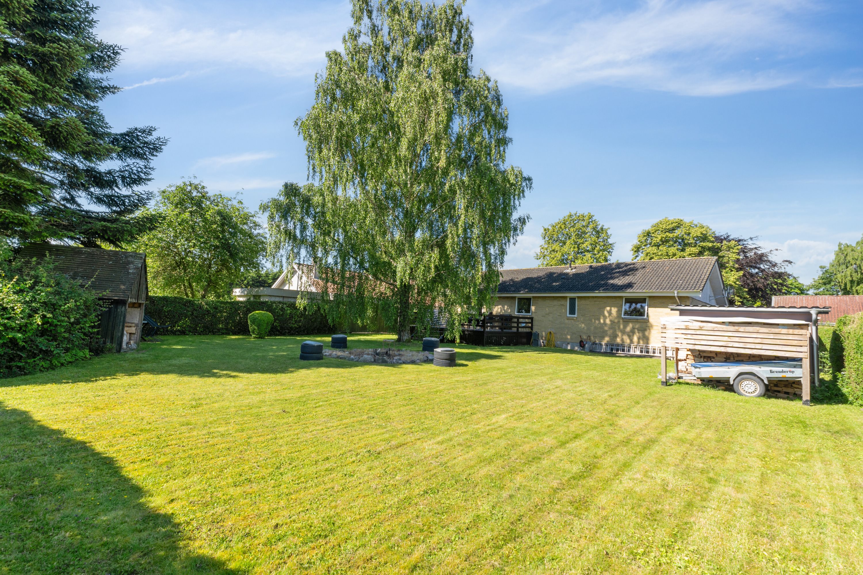 Fremhævet set fra haven billede i fuldskærmstilstand. Billede af Kirketoften 15, Søllinge, 5750 Ringe