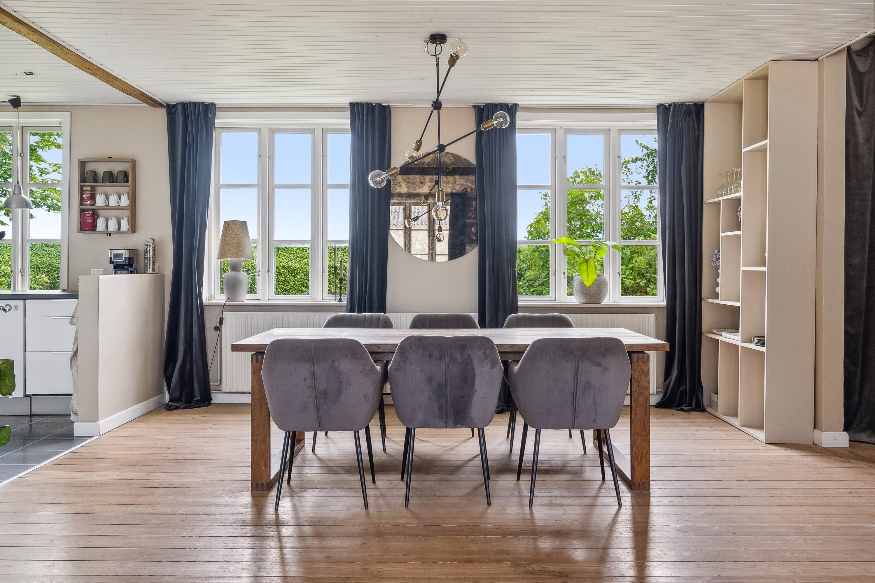 Fremhævet spisestue billede i fuldskærmstilstand. Billede af Bygaden 5, Kastbjerg, 8970 Havndal