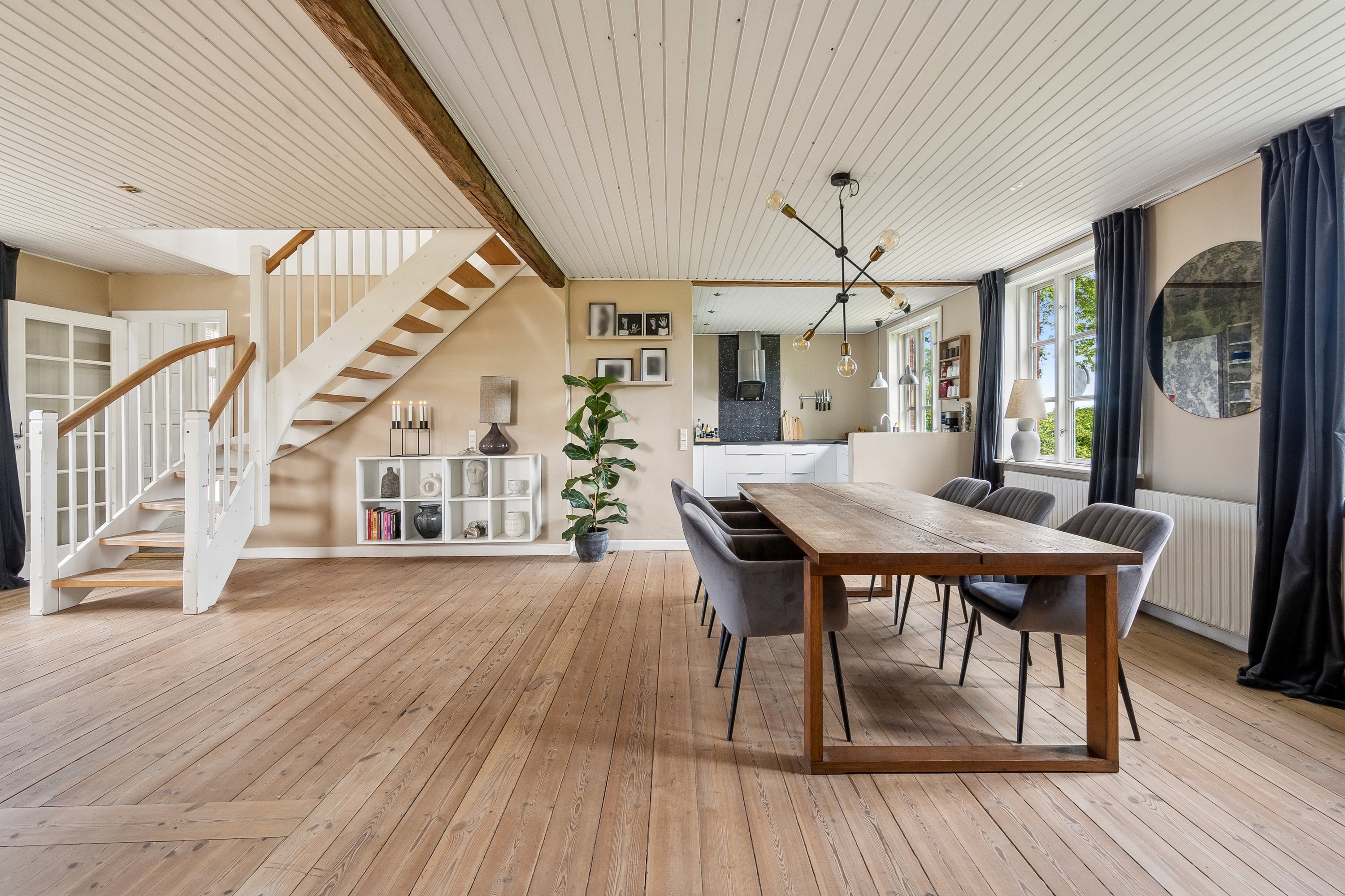 Fremhævet stue billede i fuldskærmstilstand. Billede af Bygaden 5, Kastbjerg, 8970 Havndal