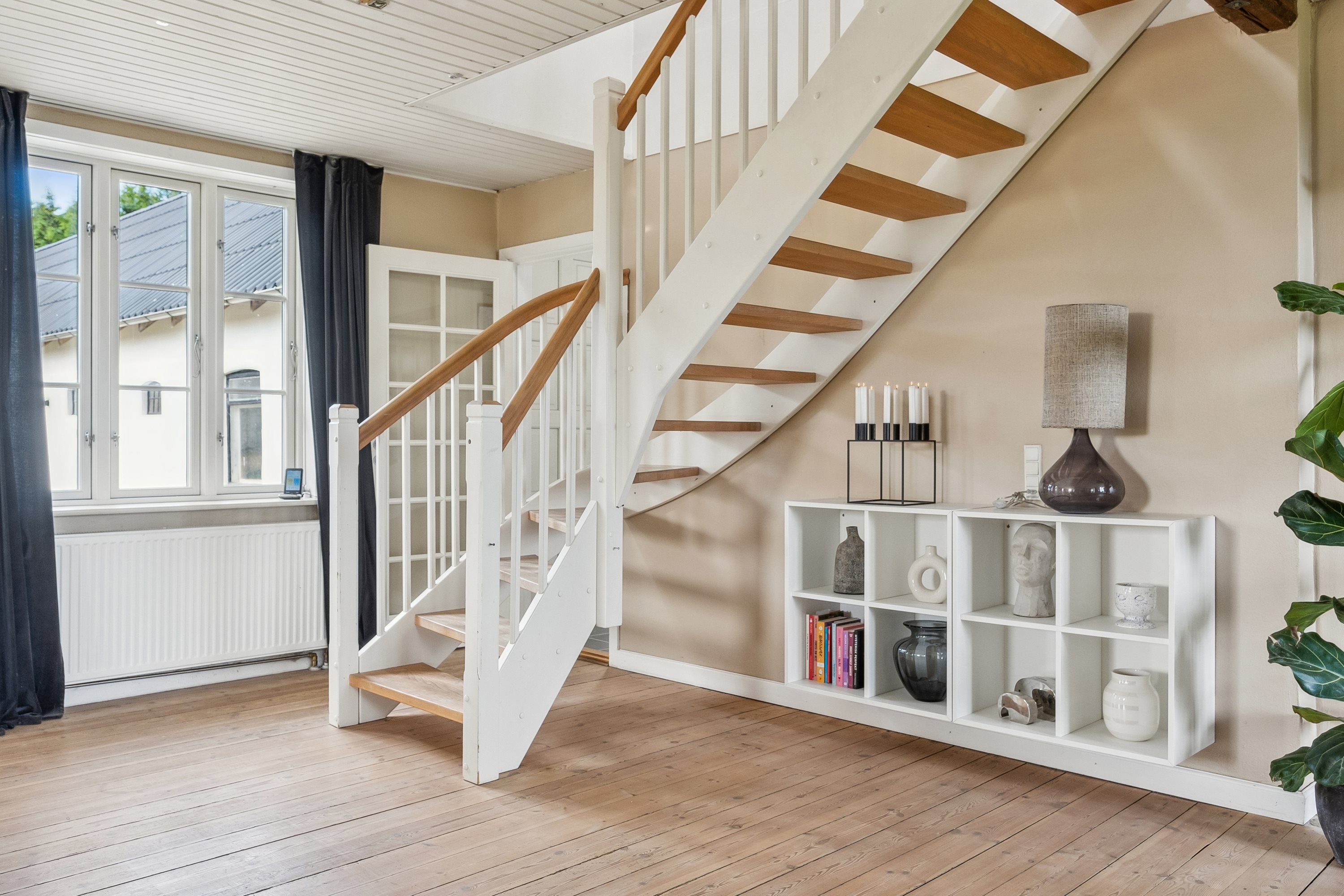 Fremhævet stue billede i fuldskærmstilstand. Billede af Bygaden 5, Kastbjerg, 8970 Havndal