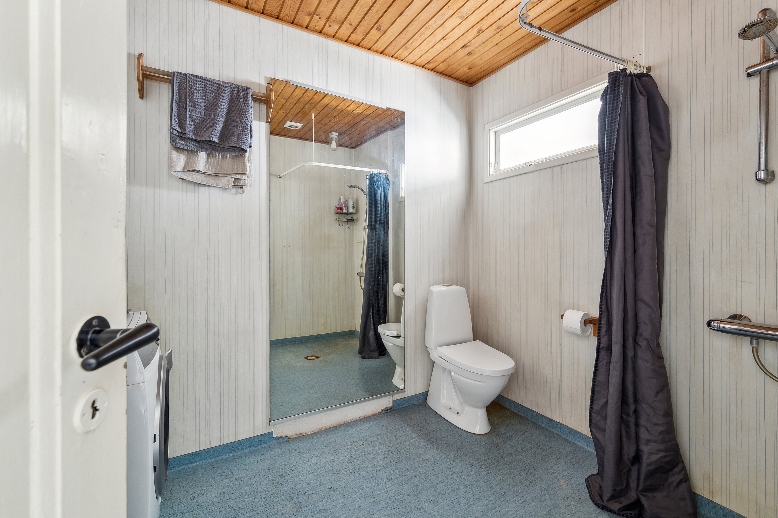 Fremhævet badeværelse billede i fuldskærmstilstand. Billede af Bygaden 5, Kastbjerg, 8970 Havndal