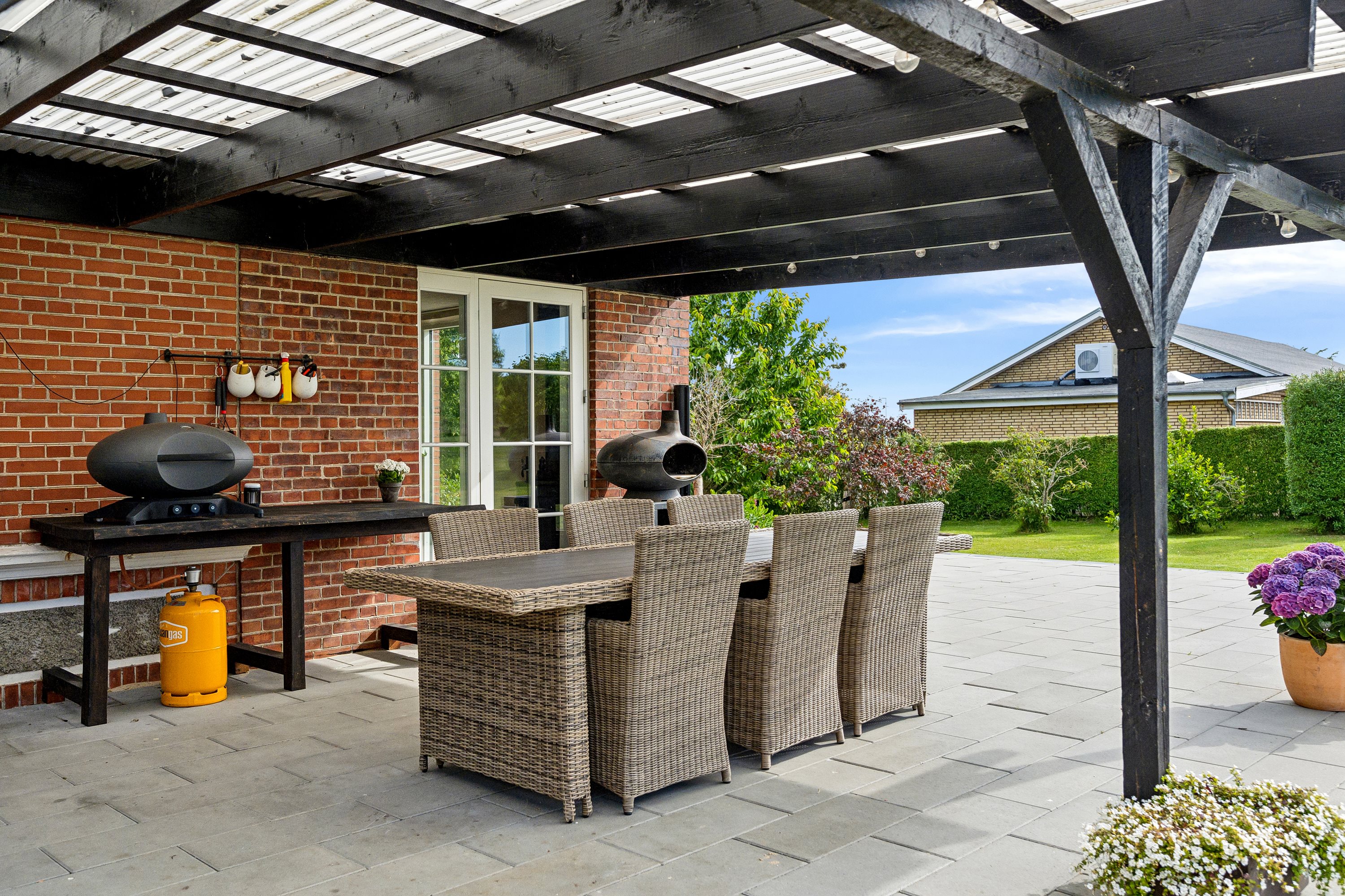 Fremhævet terrasse billede i fuldskærmstilstand. Billede af Bygaden 5, Kastbjerg, 8970 Havndal