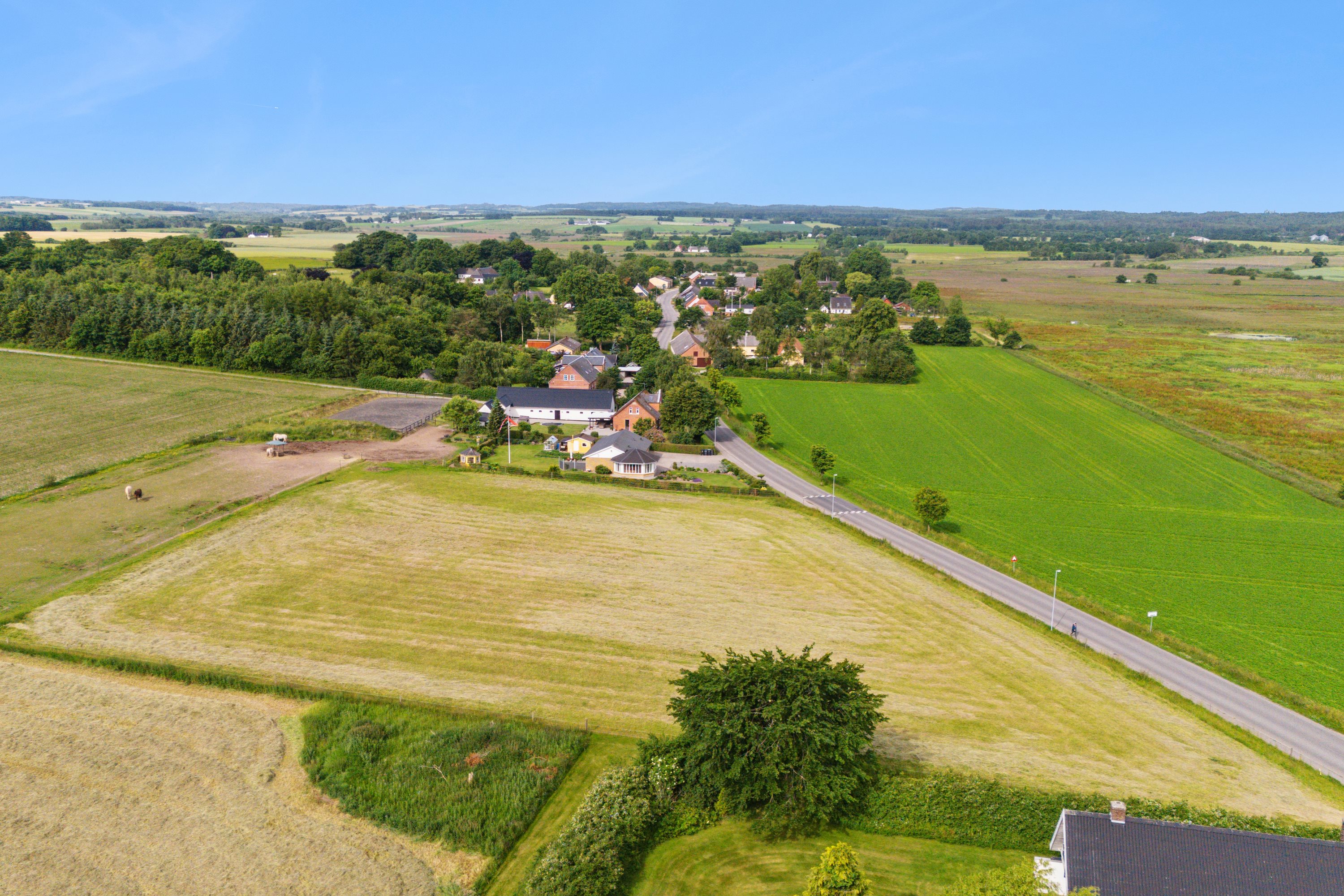 Miniaturebillede 2: luftfoto. Billede af Bygaden 5, Kastbjerg, 8970 Havndal