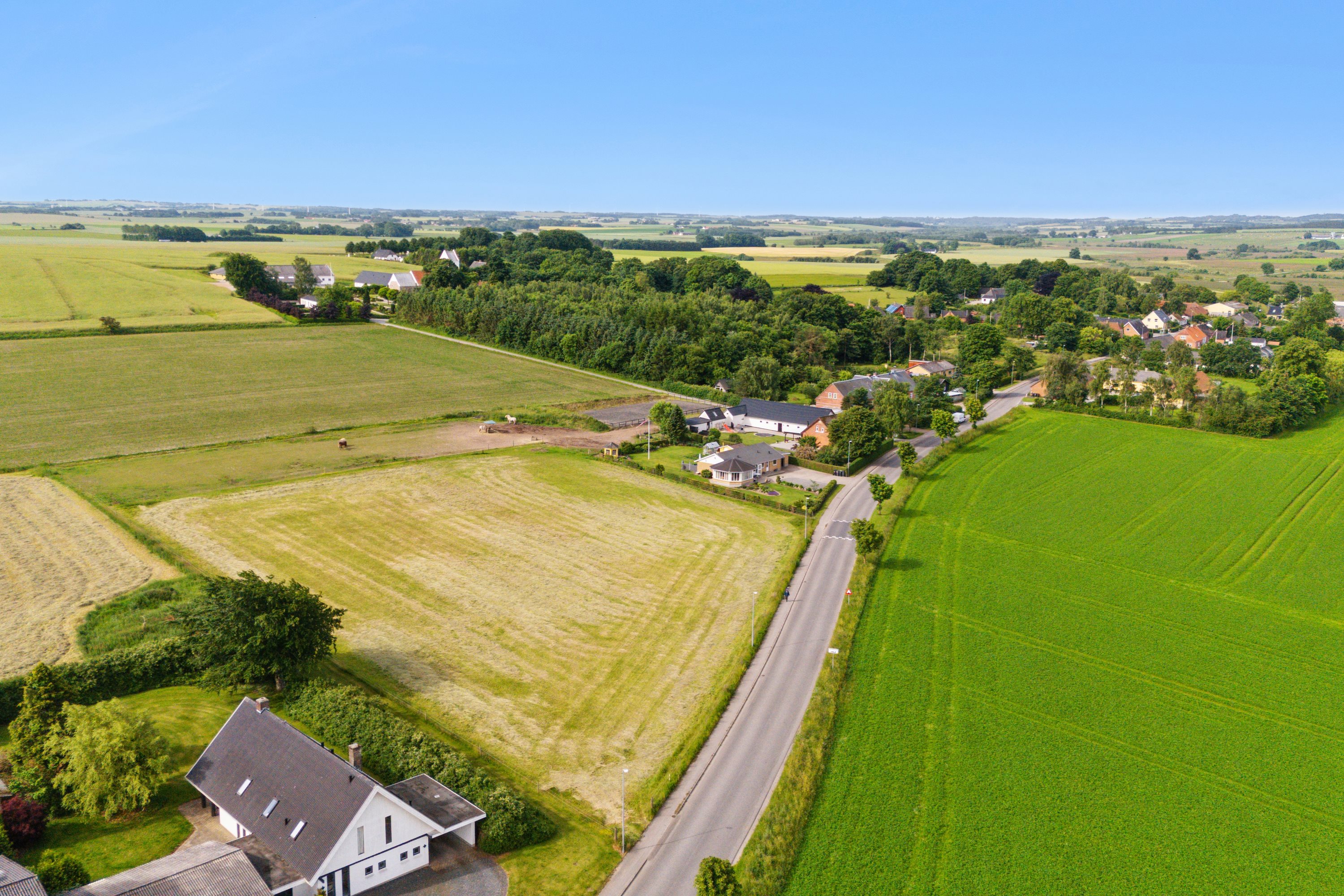 Fremhævet luftfoto billede i fuldskærmstilstand. Billede af Bygaden 5, Kastbjerg, 8970 Havndal