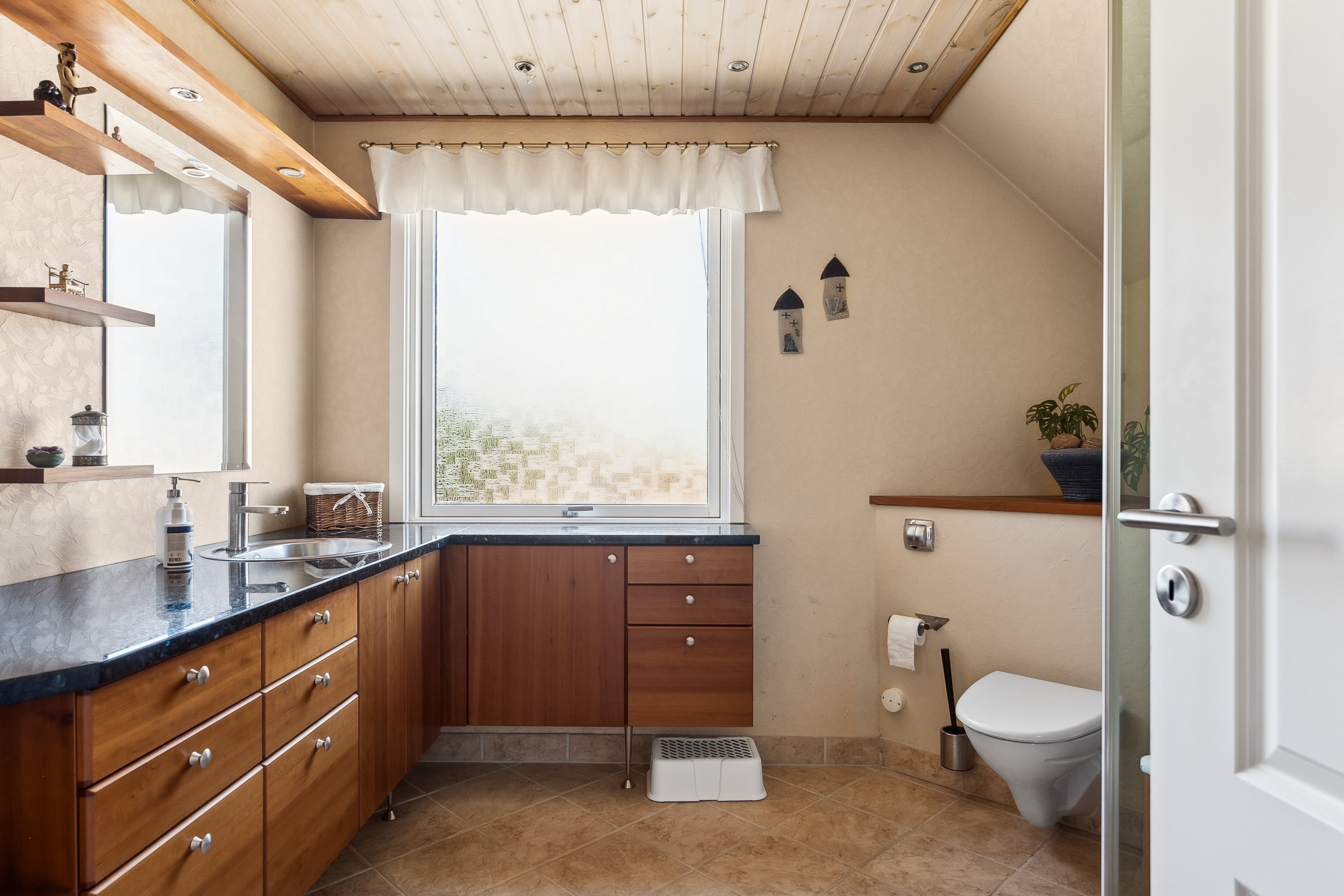 Fremhævet badeværelse billede i fuldskærmstilstand. Billede af Løkkensvej 837, Vittrup, 9480 Løkken