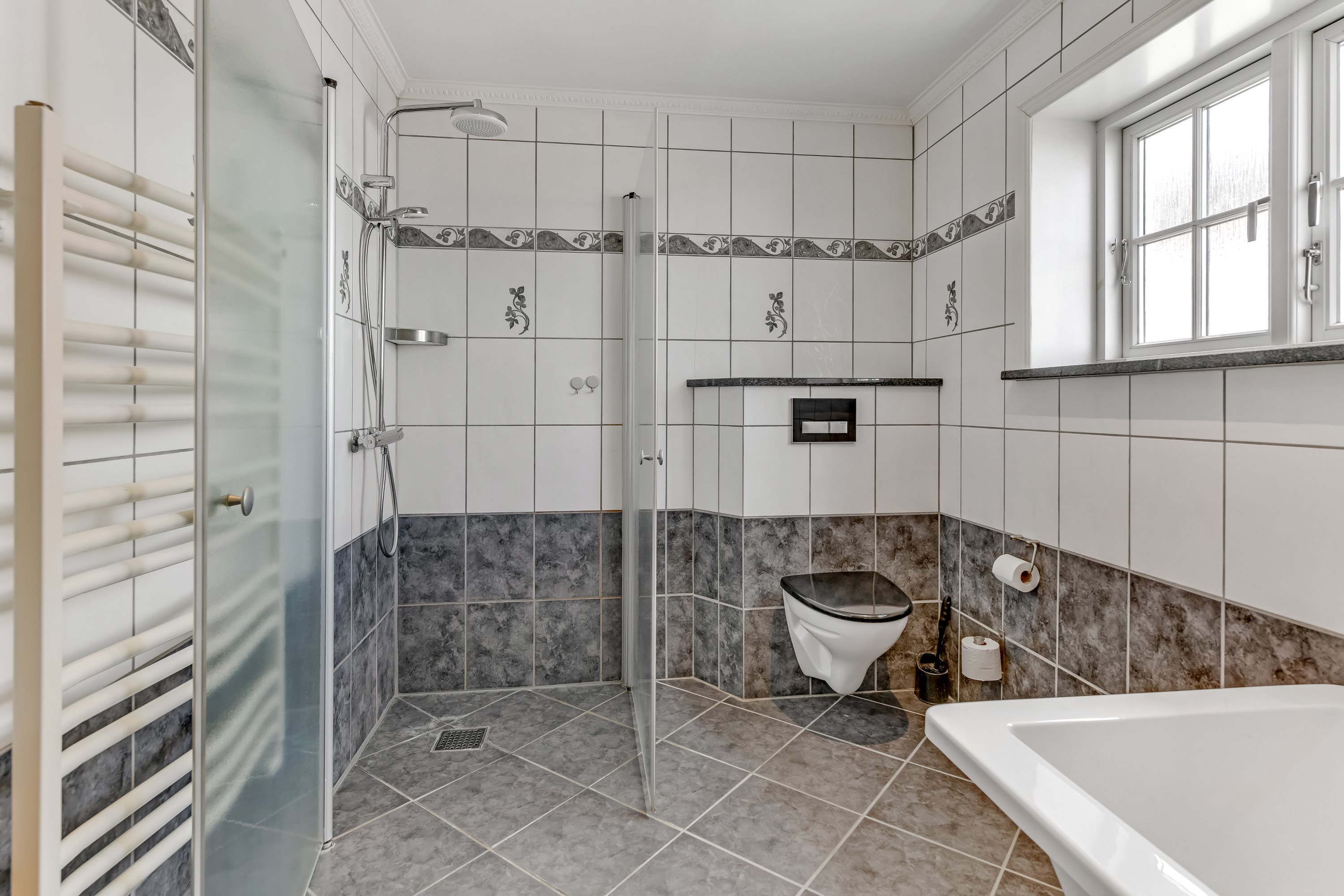 Fremhævet badeværelse billede i fuldskærmstilstand. Billede af Nørrebrogade 76, 6700 Esbjerg