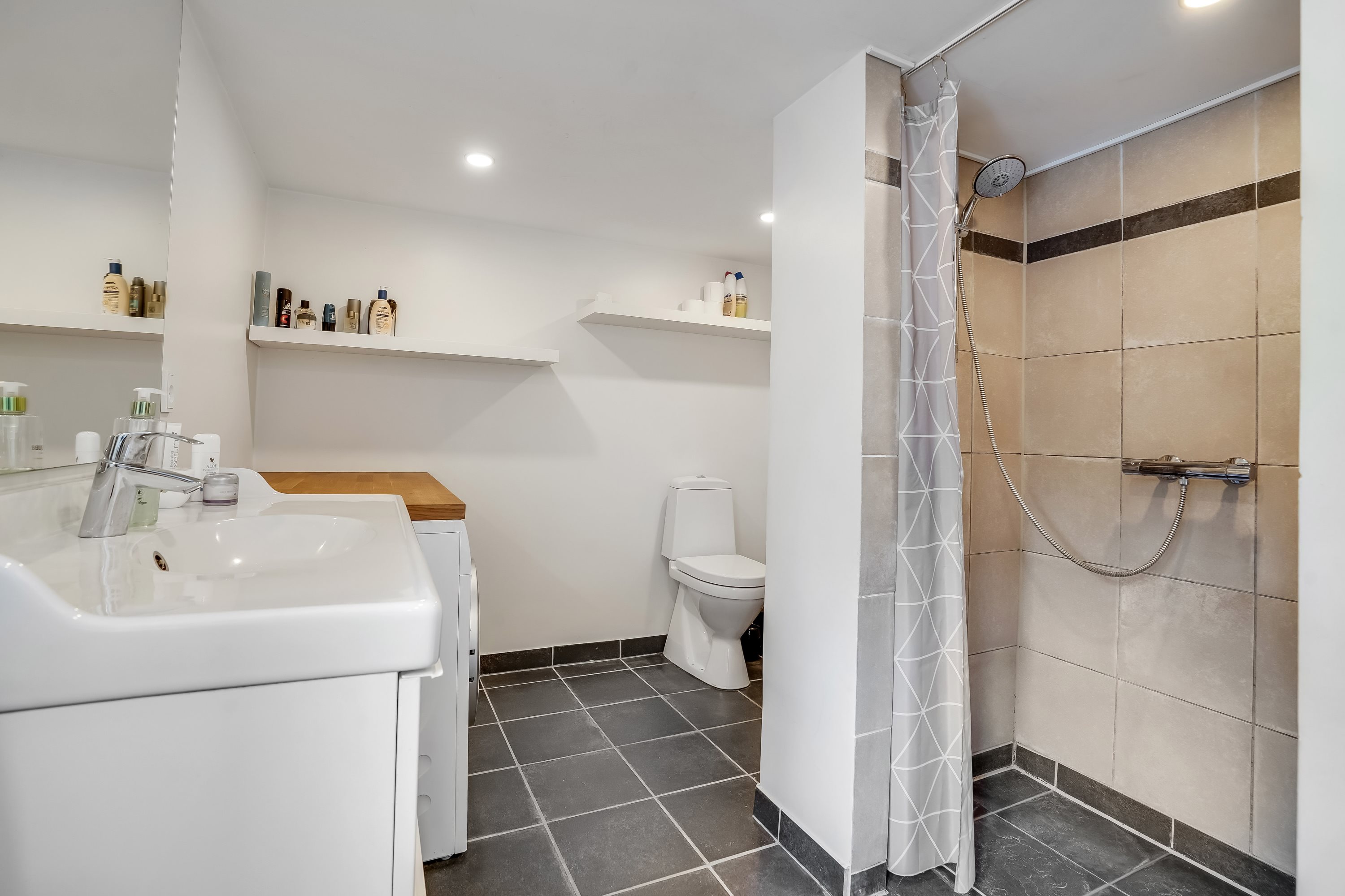 Fremhævet badeværelse billede i fuldskærmstilstand. Billede af Bogensevej 76, Holse St, 5464 Brenderup Fyn