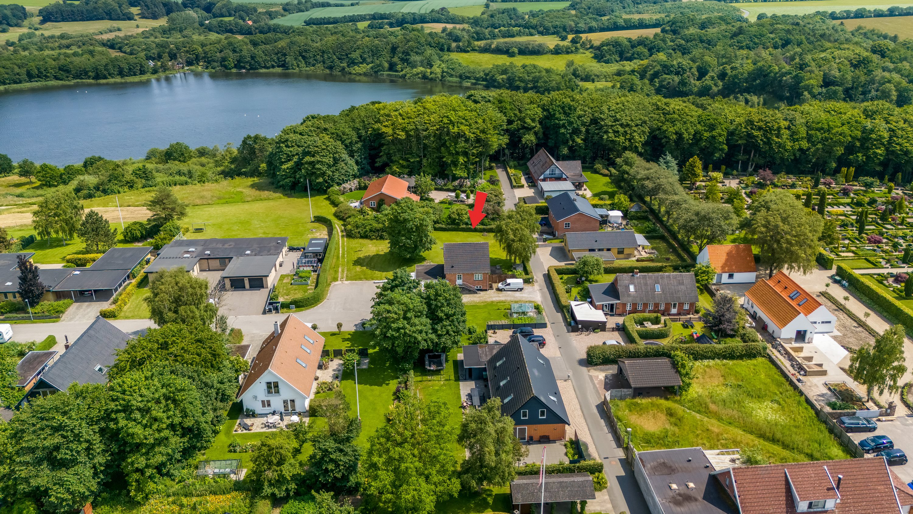 Fremhævet luftfoto billede i fuldskærmstilstand. Billede af Kirkebakken 3, Borbjerg, 7500 Holstebro