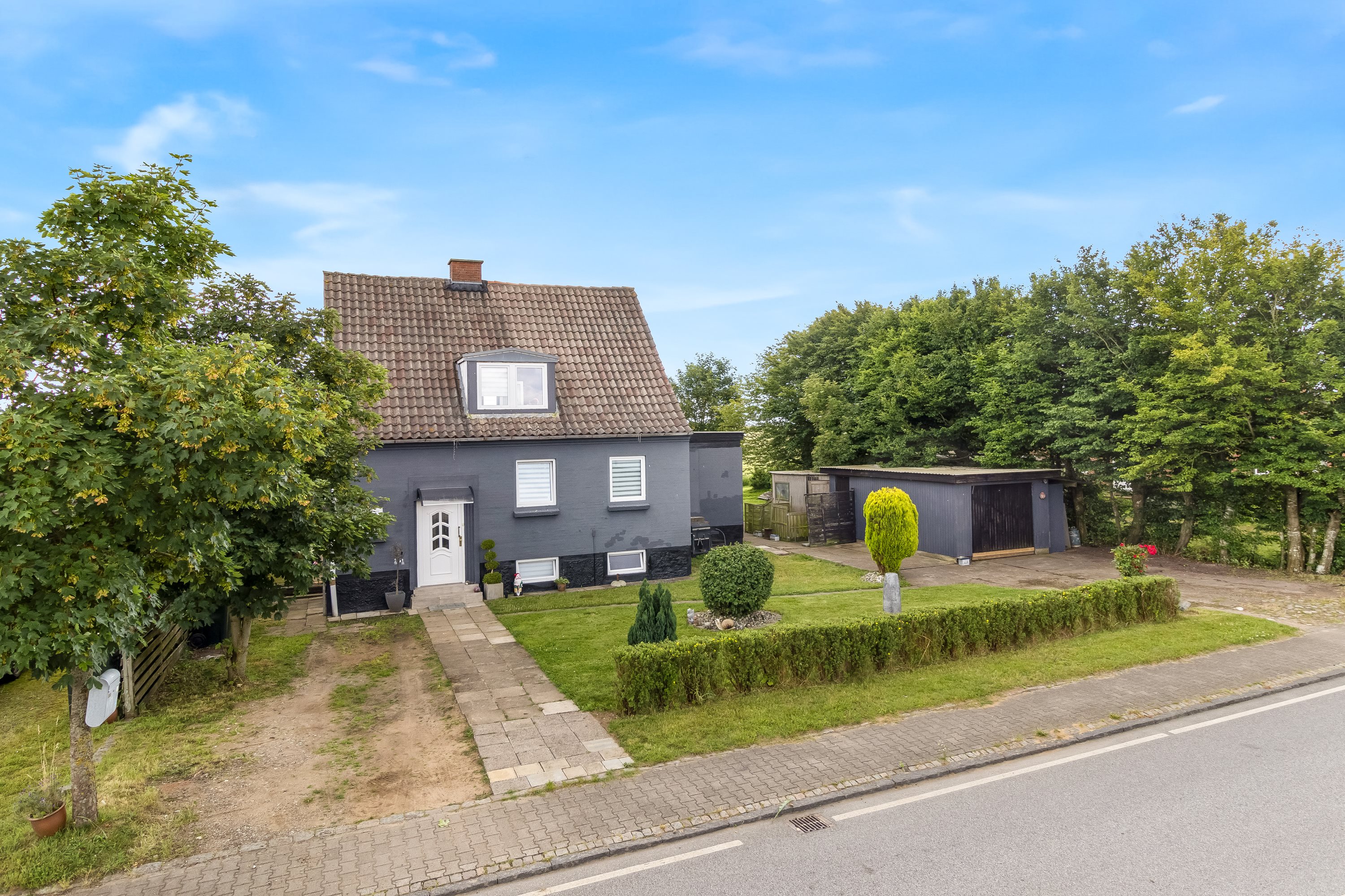 Fremhævet facade billede i fuldskærmstilstand. Billede af Hostrupvej 13A, Jejsing, 6270 Tønder