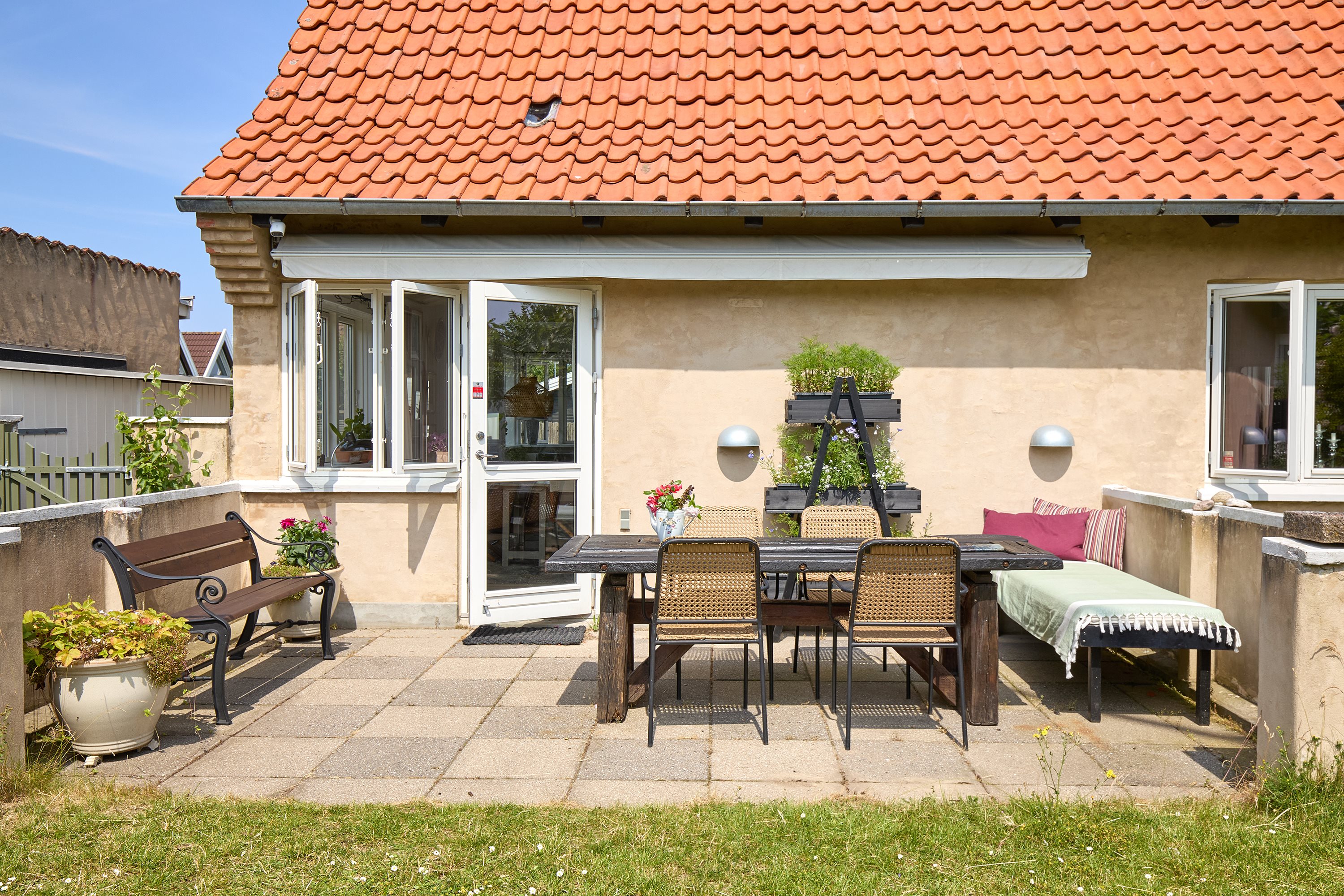 Fremhævet terrasse billede i fuldskærmstilstand. Billede af Gilleleje Strandvej 35, 3250 Gilleleje