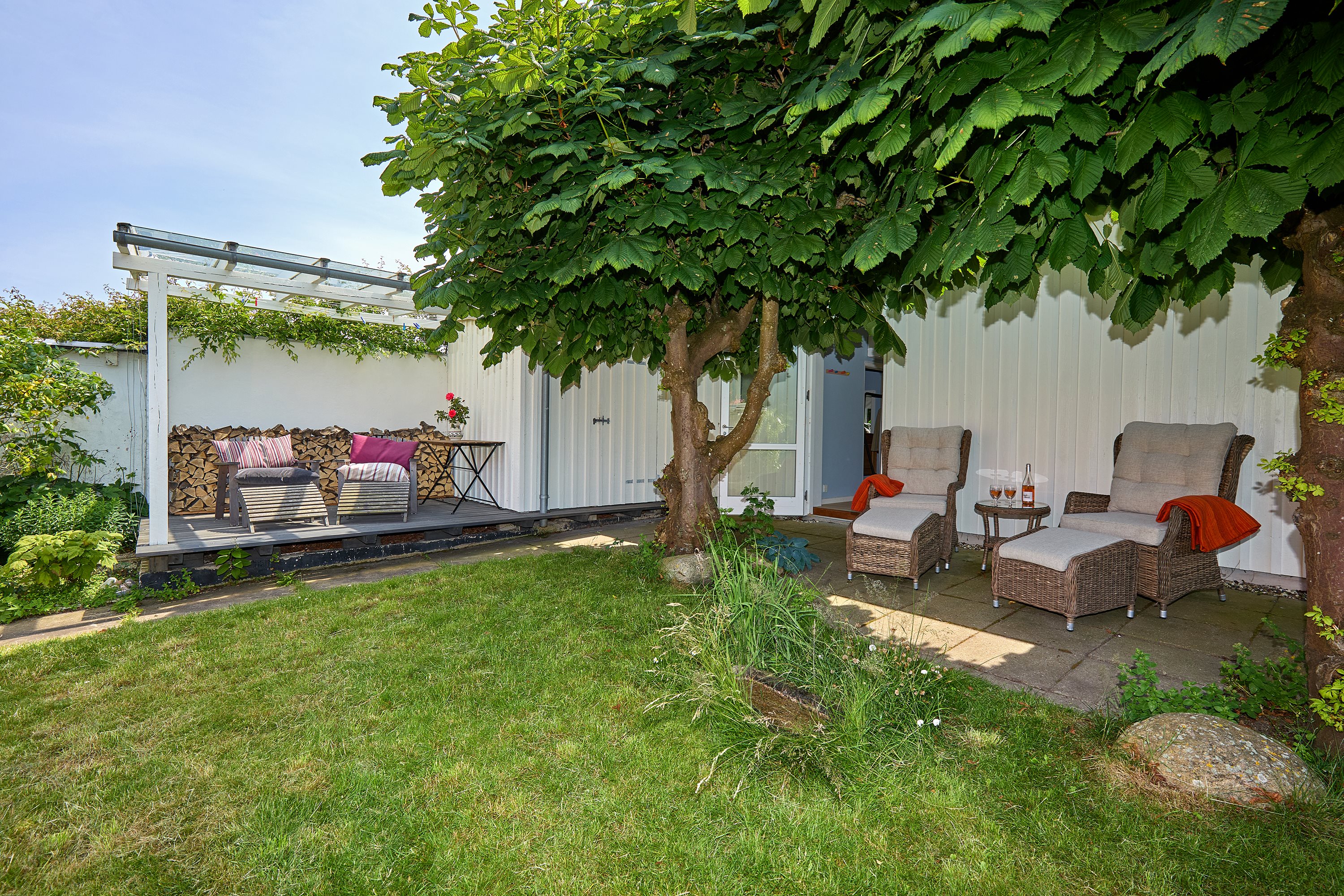 Fremhævet terrasse billede i fuldskærmstilstand. Billede af Gilleleje Strandvej 35, 3250 Gilleleje