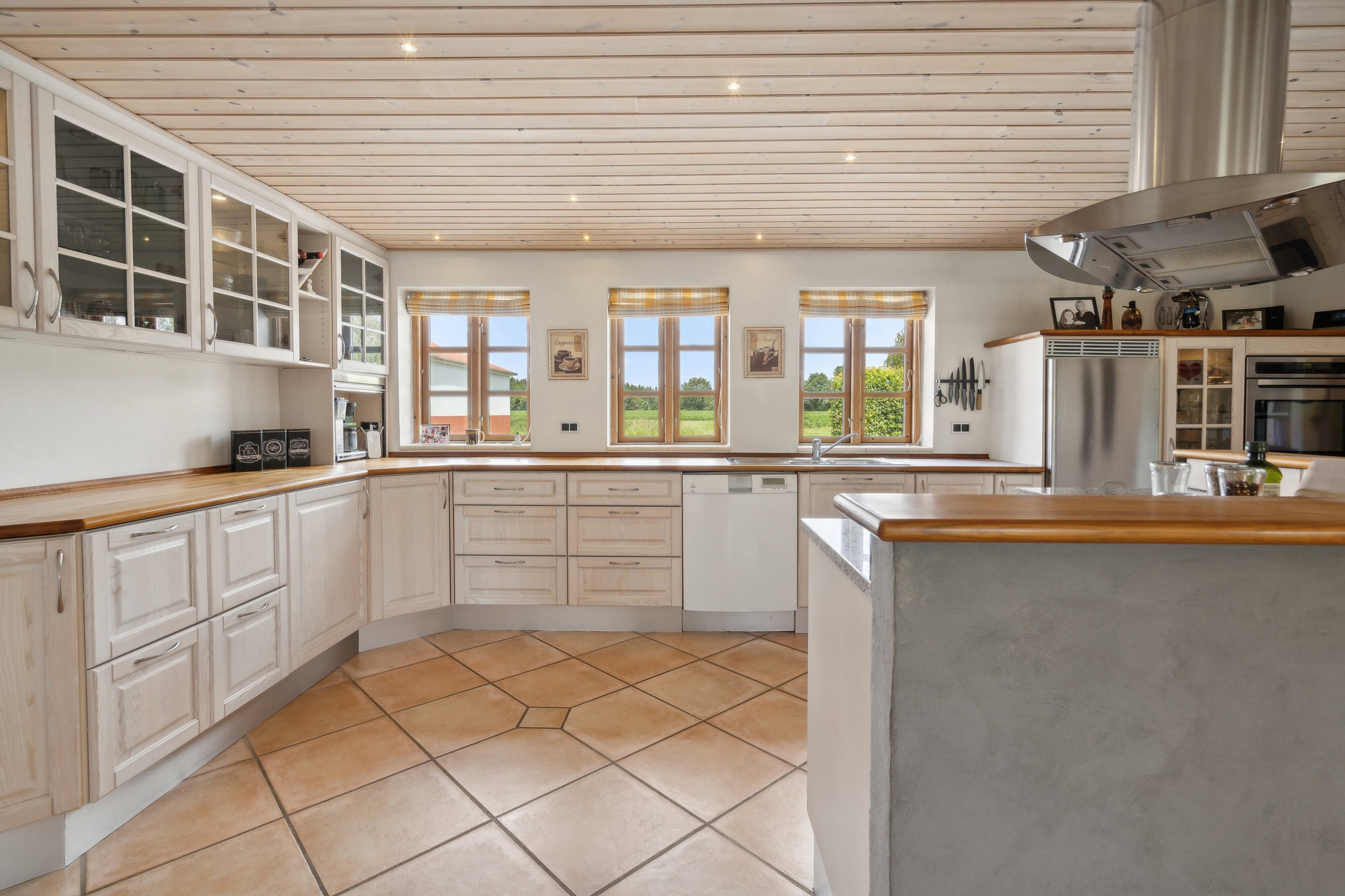 Fremhævet køkken billede i fuldskærmstilstand. Billede af Julianehåbvej 36, Frestrup Mark, 6360 Tinglev