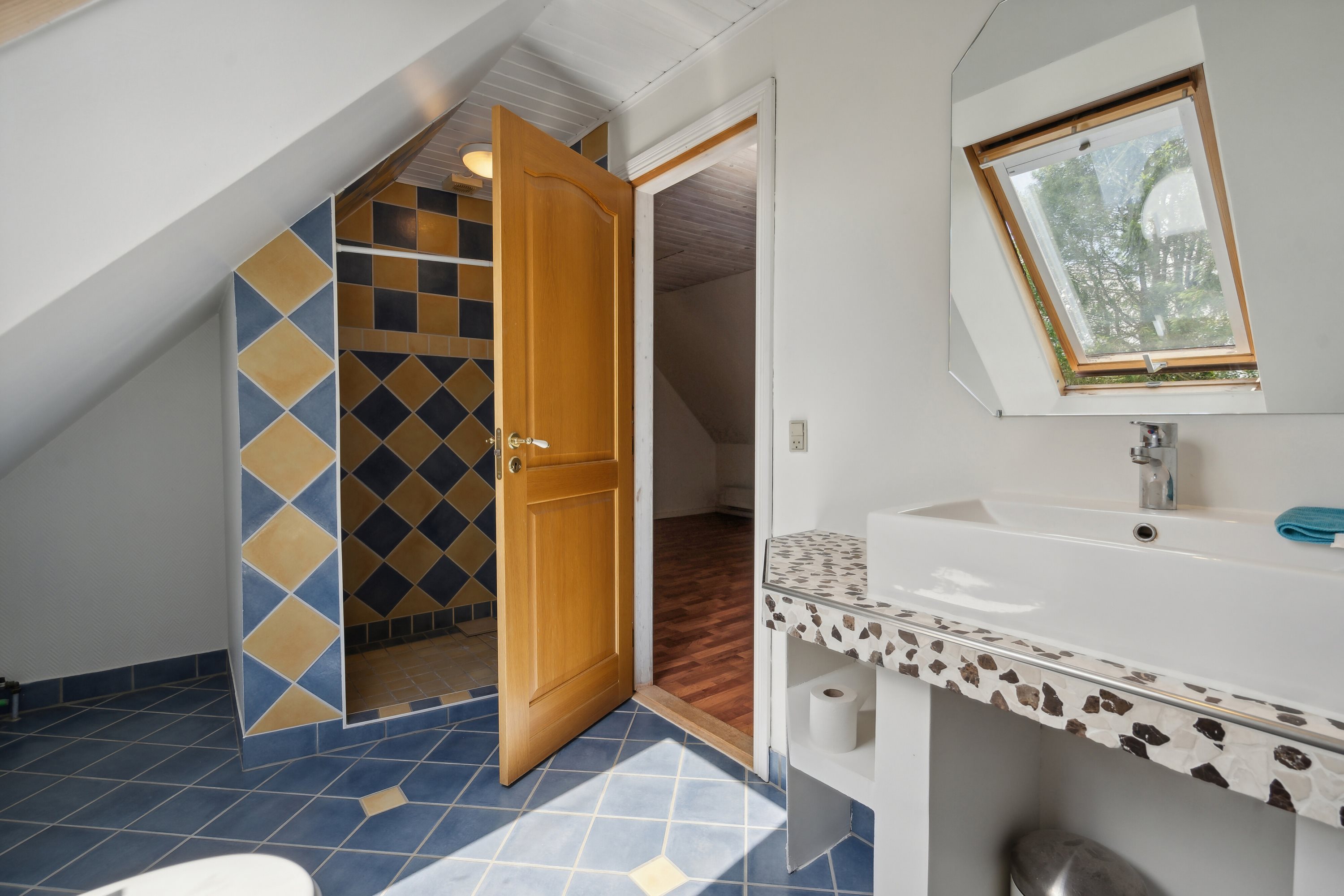 Fremhævet badeværelse billede i fuldskærmstilstand. Billede af Julianehåbvej 36, Frestrup Mark, 6360 Tinglev