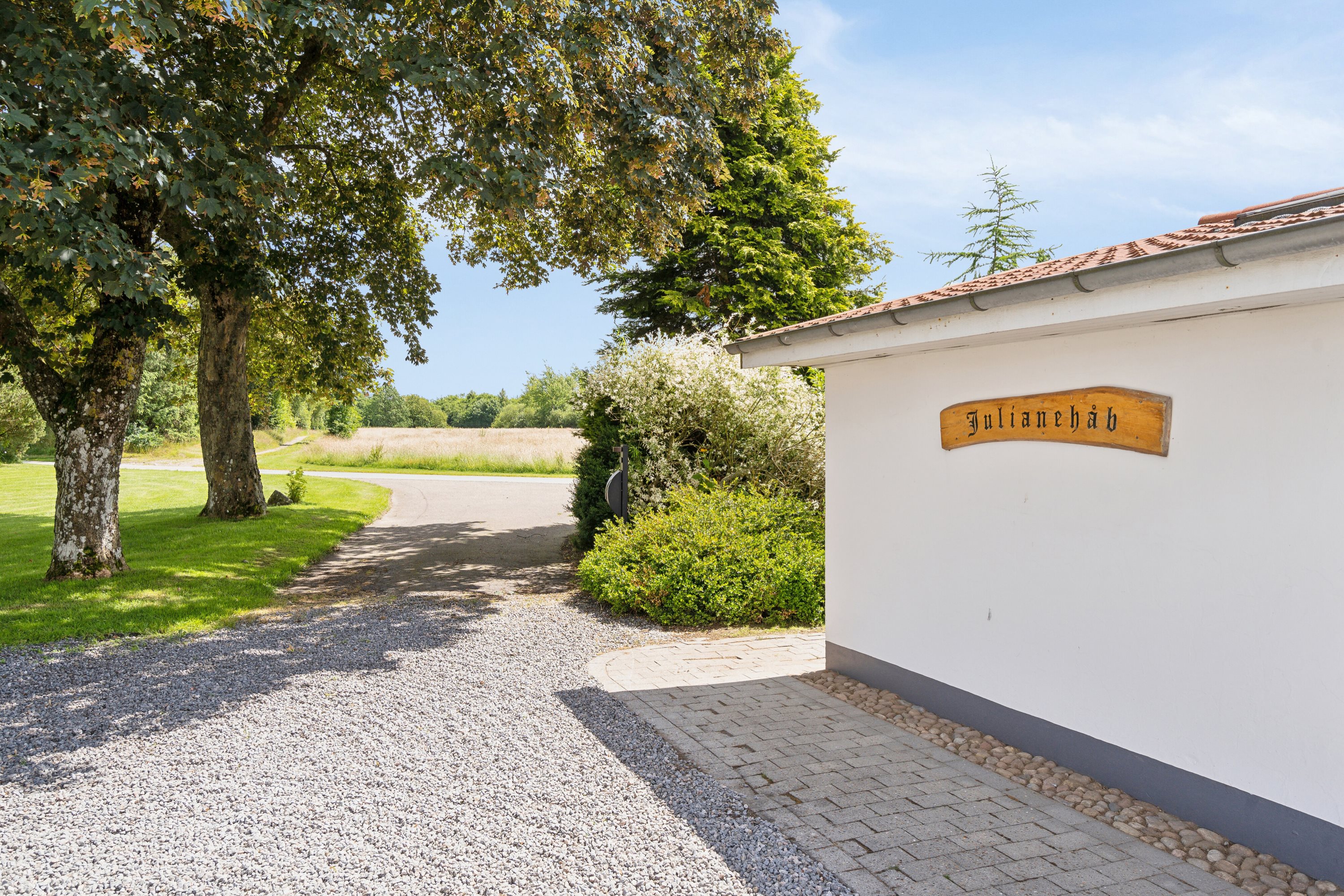 Fremhævet indkørsel billede i fuldskærmstilstand. Billede af Julianehåbvej 36, Frestrup Mark, 6360 Tinglev