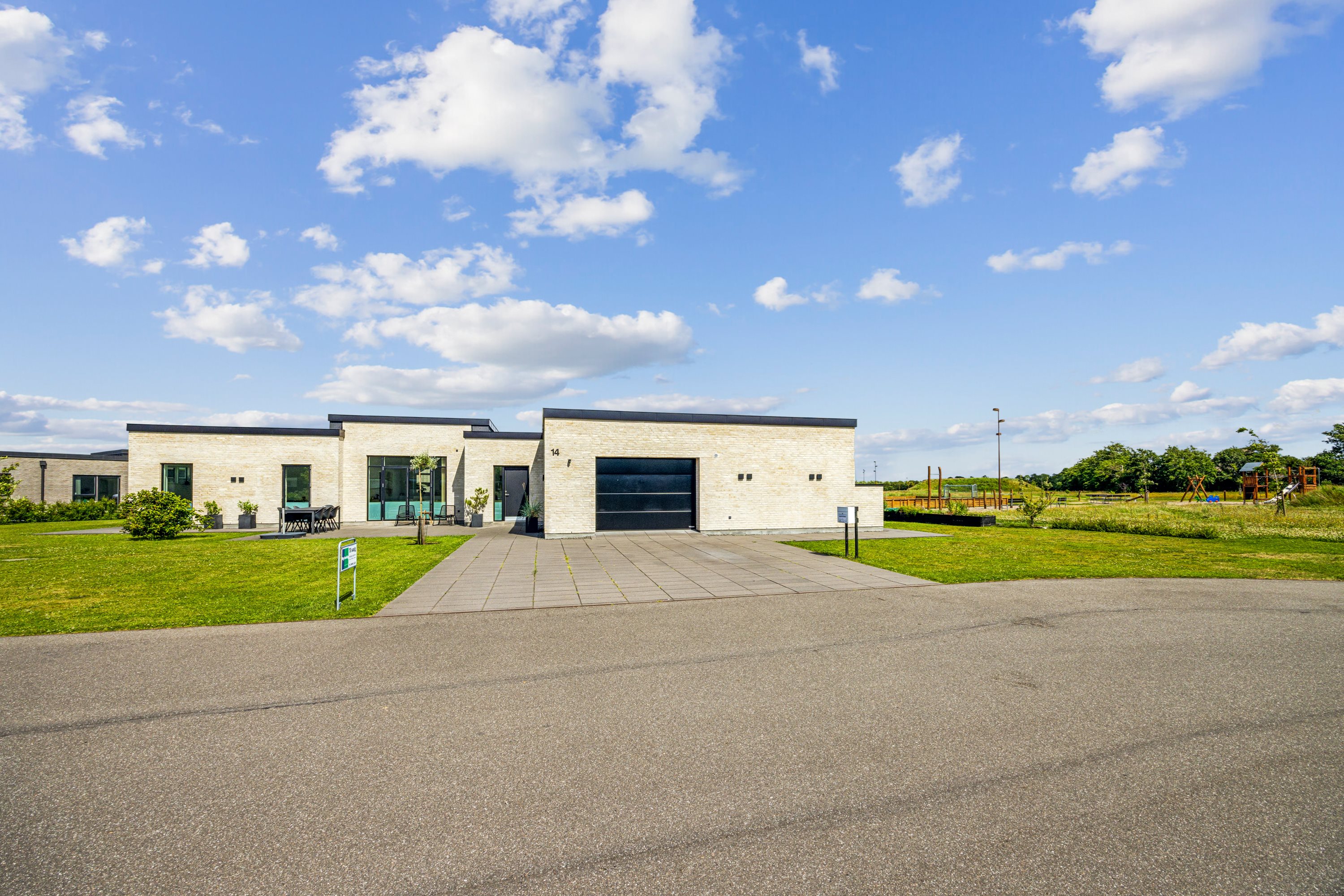 Fremhævet ejendom 1 billede i fuldskærmstilstand. Billede af Solskins Alle 14, 9440 Aabybro