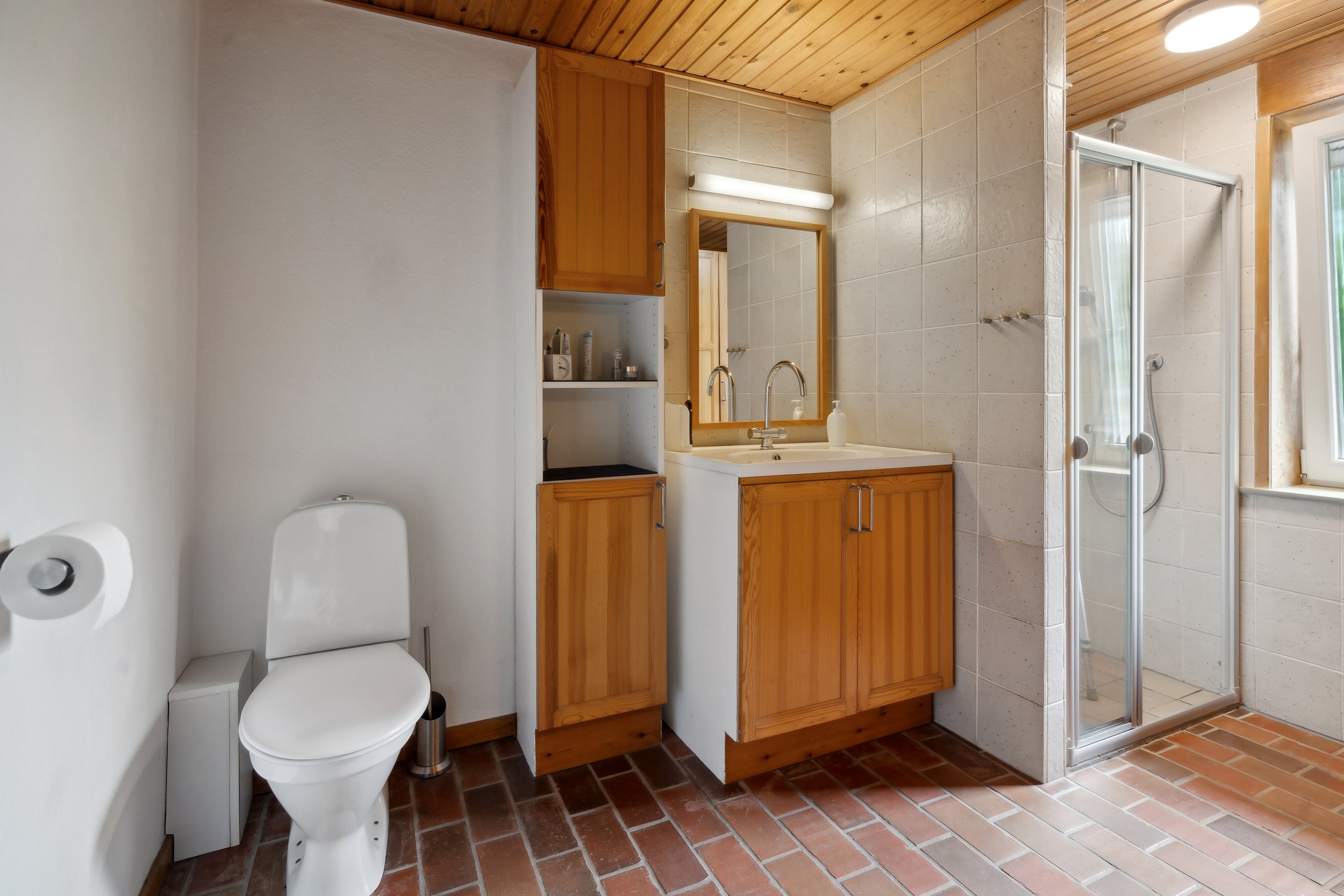 Fremhævet badeværelse billede i fuldskærmstilstand. Billede af Sønderhavvej 17, Sønderhav, 6340 Kruså