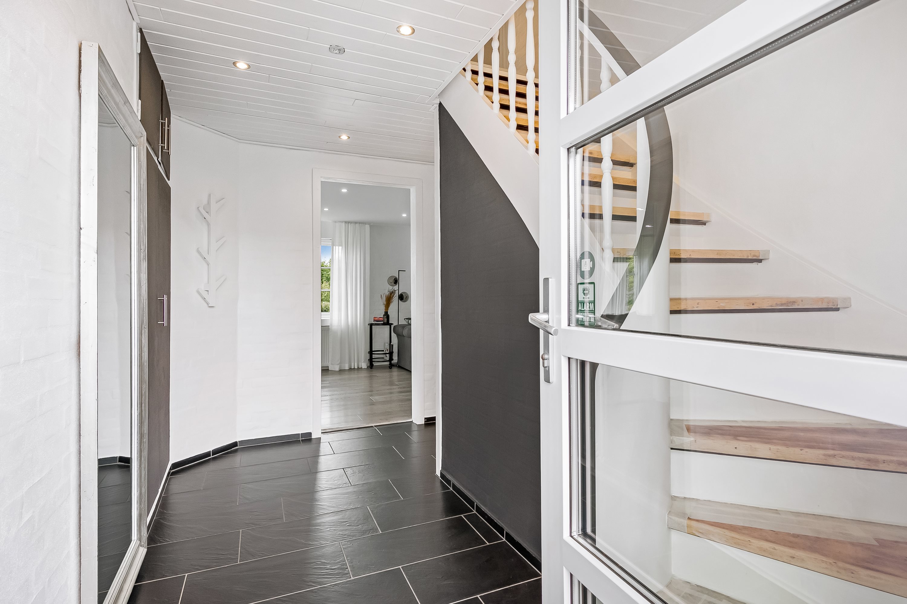 Fremhævet entré billede i fuldskærmstilstand. Billede af Skavenvej 1B, Vostrup, 6880 Tarm