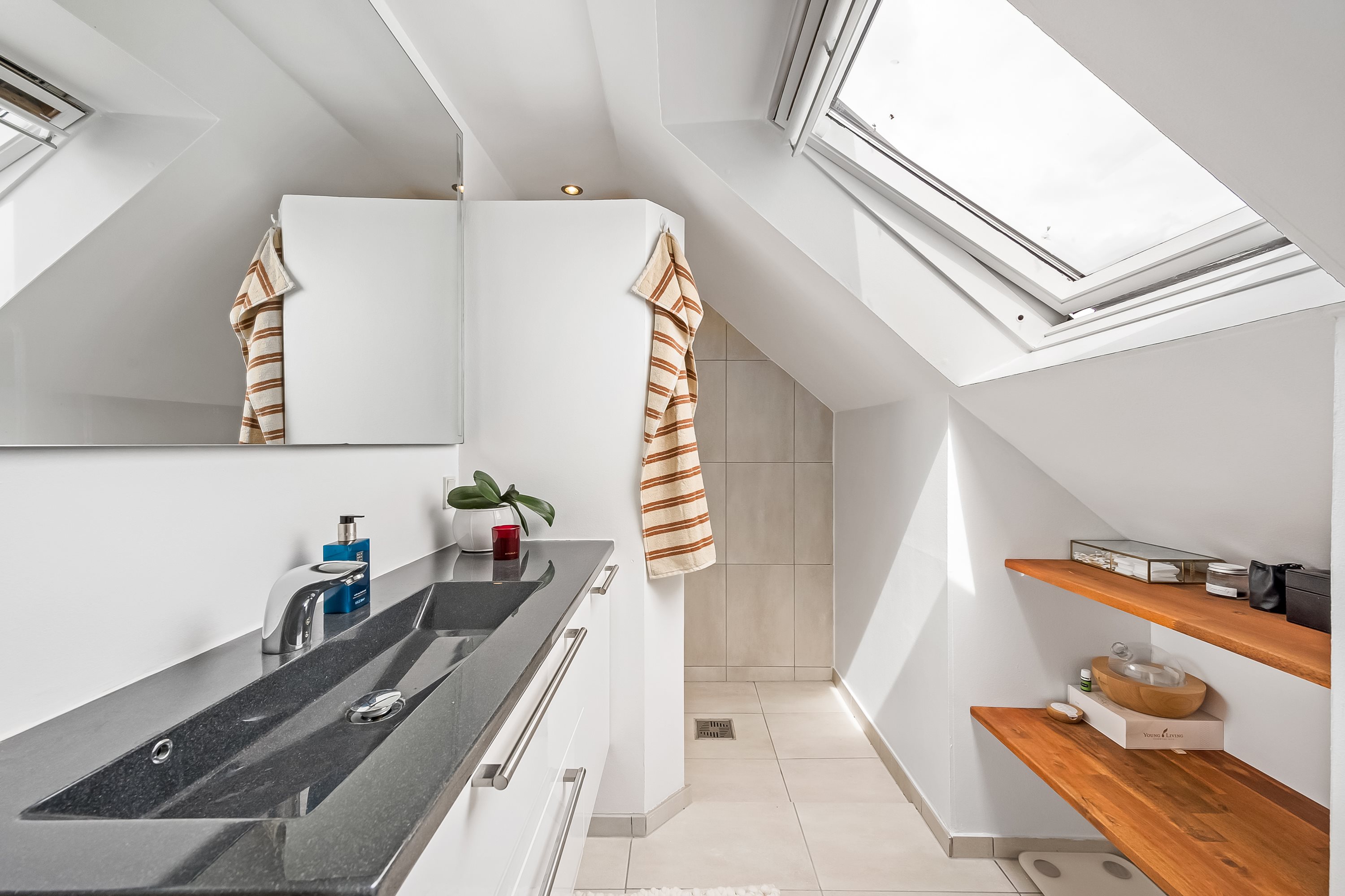 Fremhævet badeværelse billede i fuldskærmstilstand. Billede af Skavenvej 1B, Vostrup, 6880 Tarm