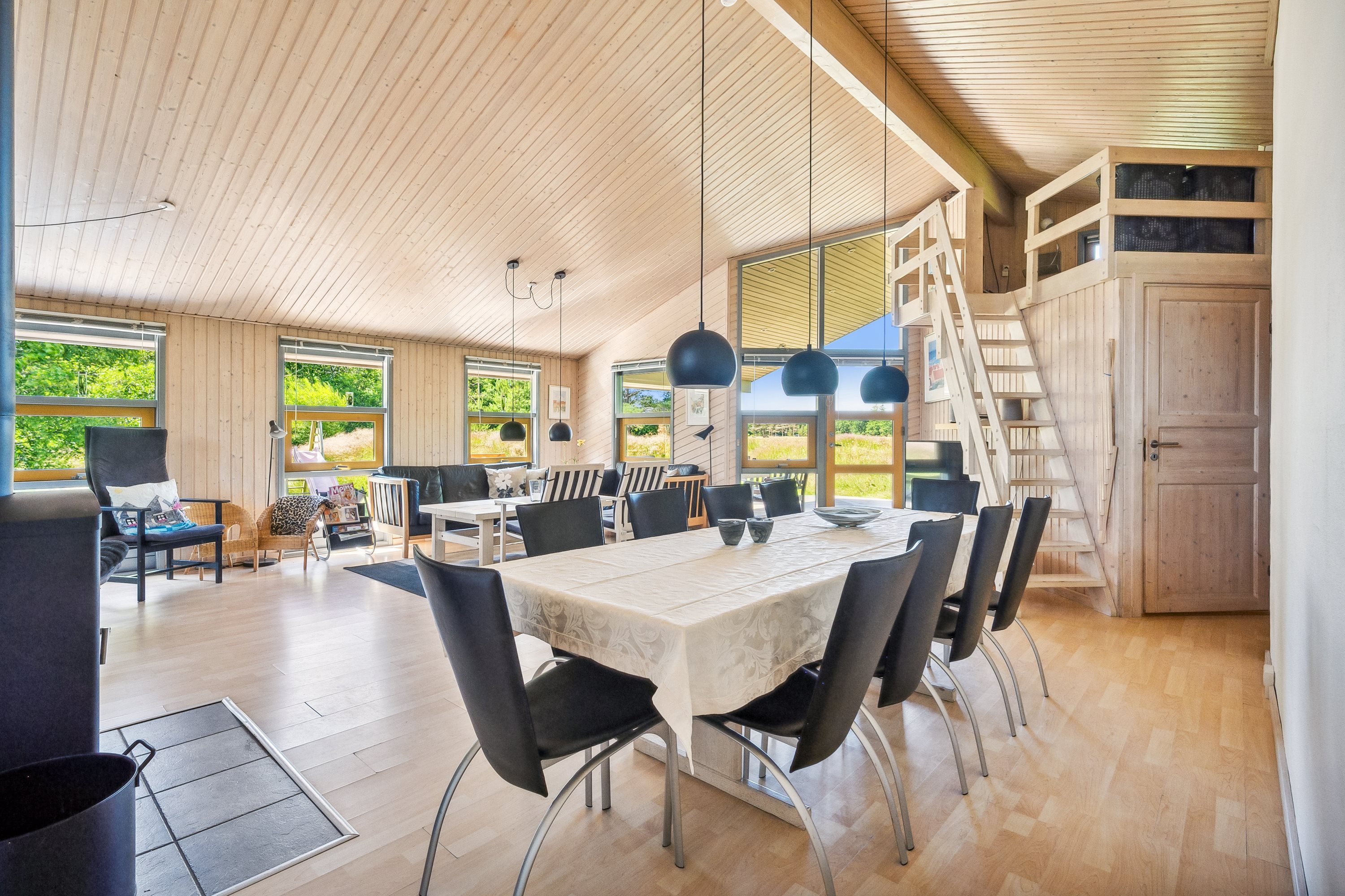 Fremhævet stue billede i fuldskærmstilstand. Billede af Tranebærvej 17, Napstjært, 9981 Jerup