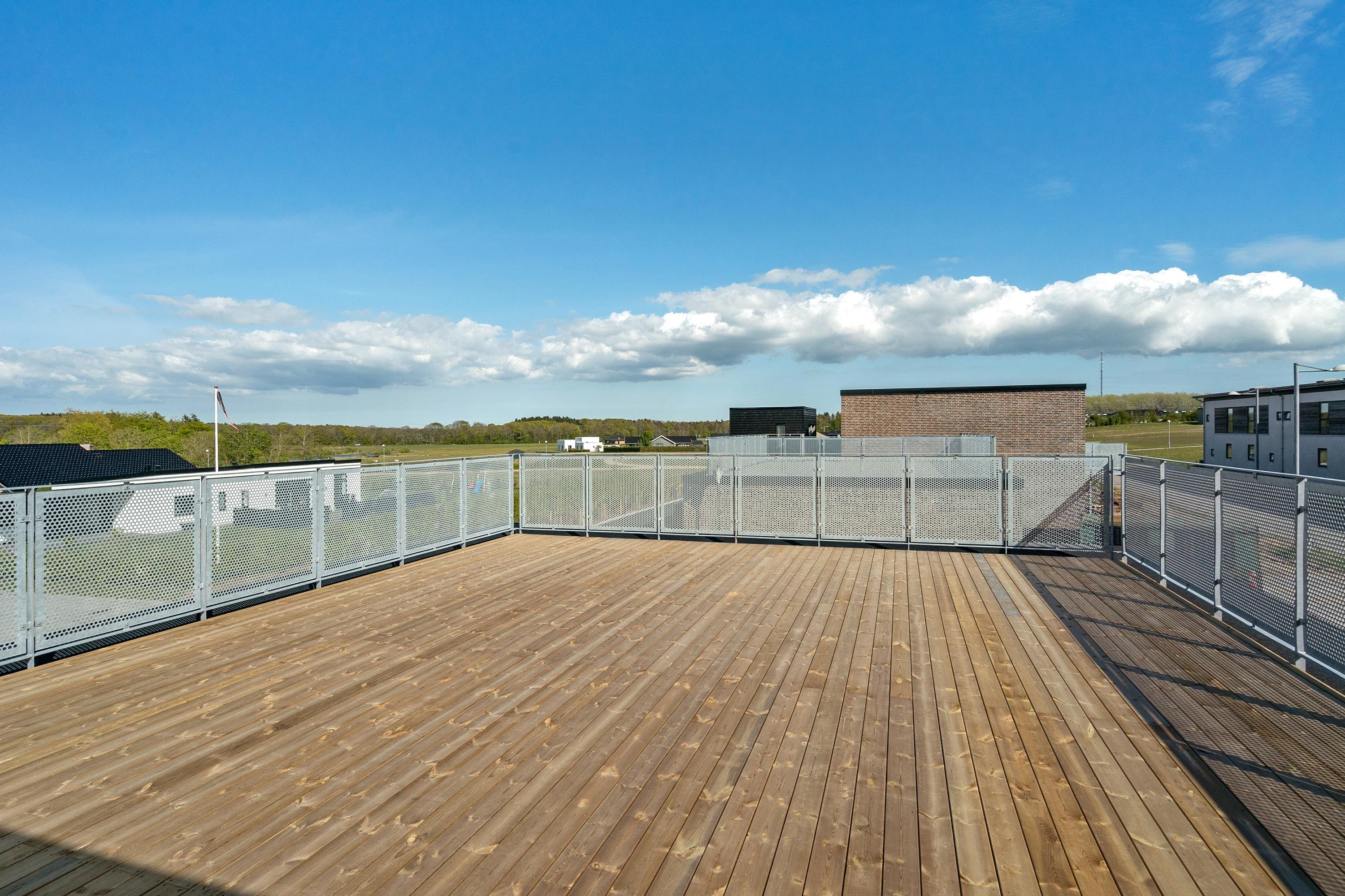 Fremhævet terrasse billede i fuldskærmstilstand. Billede af Ådalen 52, 1. 2., 9700 Brønderslev