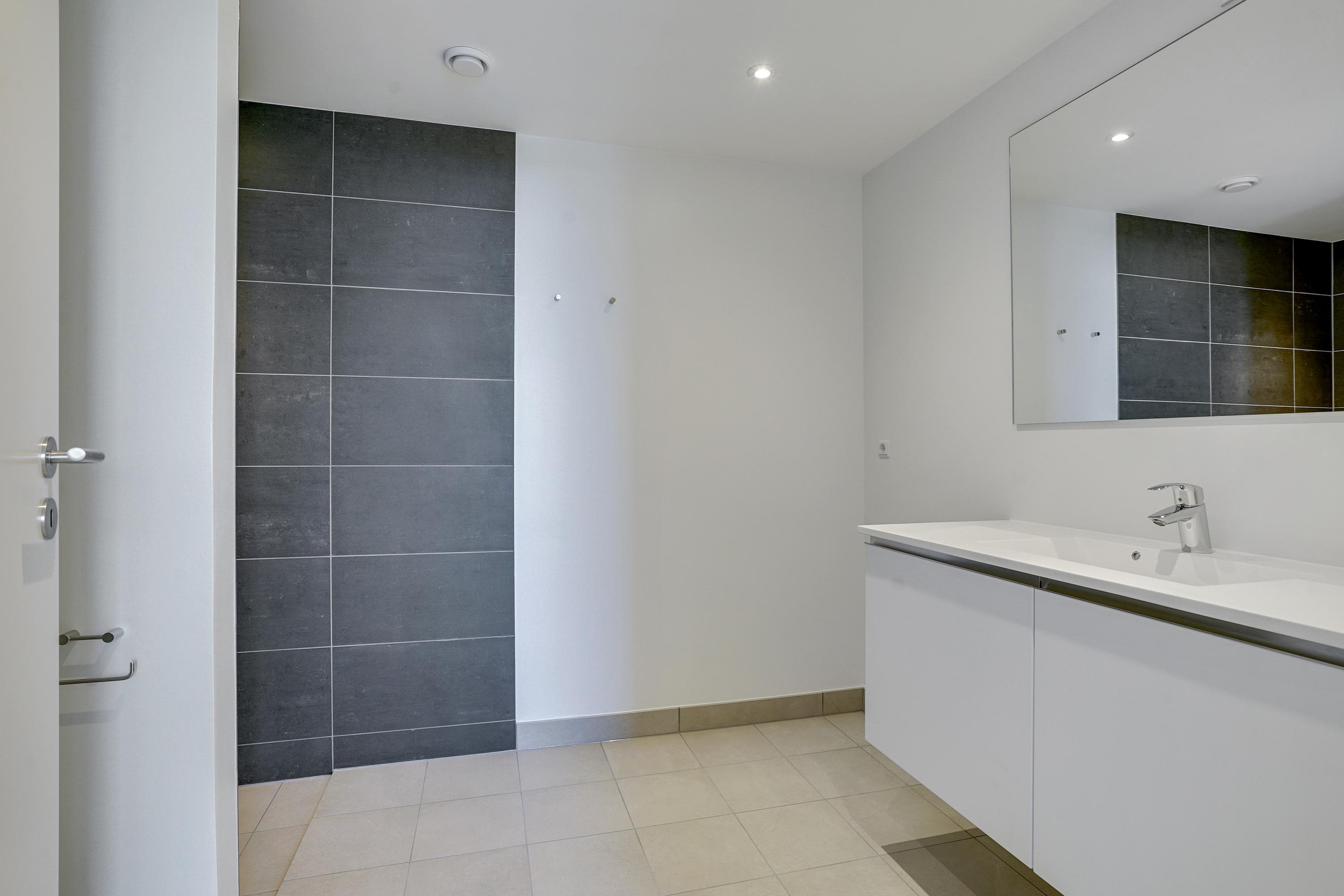 Fremhævet badeværelse billede i fuldskærmstilstand. Billede af Ådalen 52, 1. 2., 9700 Brønderslev