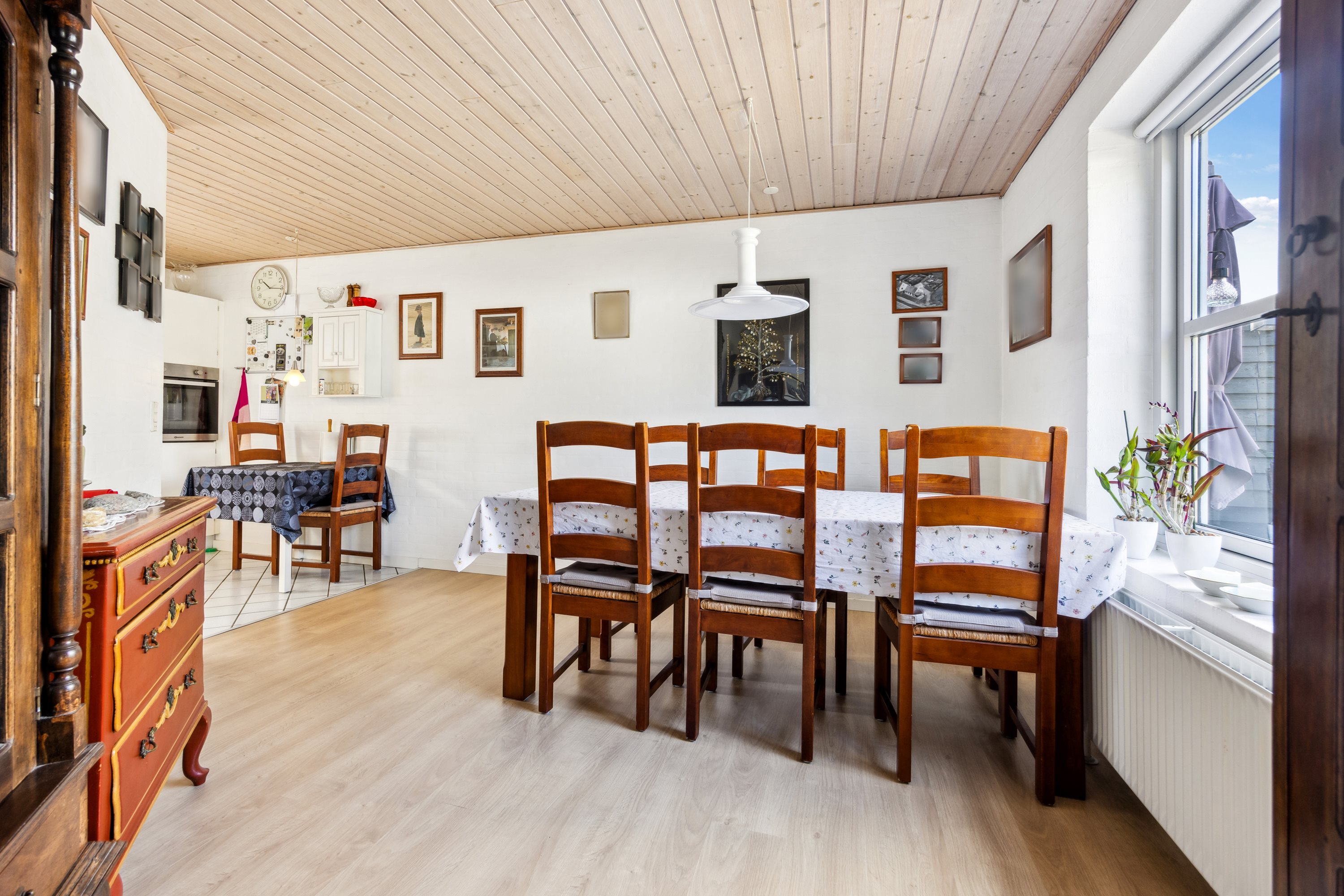 Fremhævet spisestue billede i fuldskærmstilstand. Billede af Orkidevej 10, Kaas, 9490 Pandrup