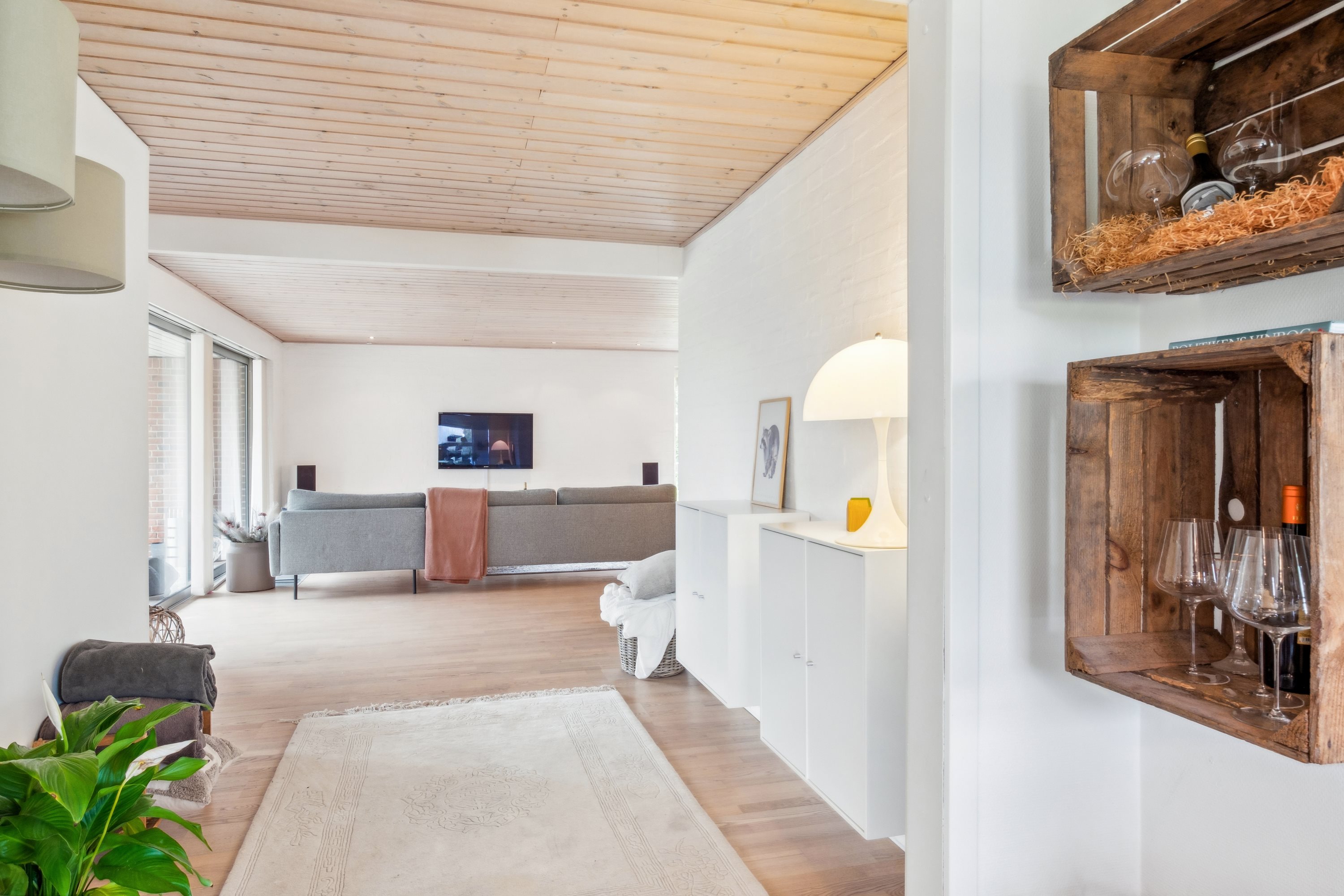 Fremhævet stue billede i fuldskærmstilstand. Billede af Fyrrebakken 67, Øster Hornum, 9530 Støvring