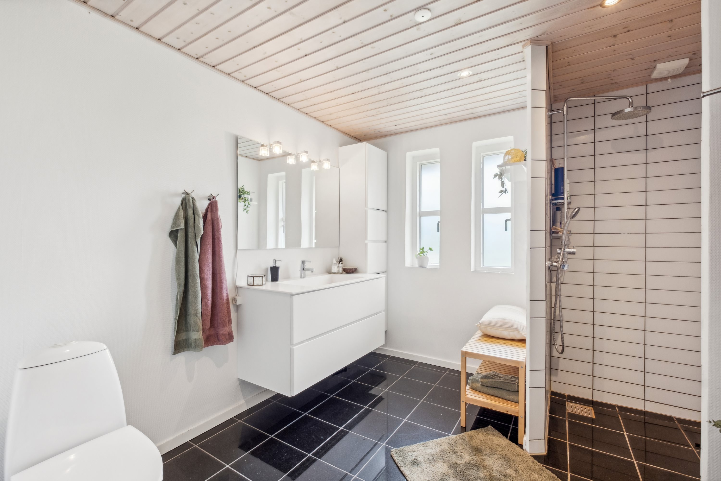 Fremhævet badeværelse billede i fuldskærmstilstand. Billede af Fyrrebakken 67, Øster Hornum, 9530 Støvring